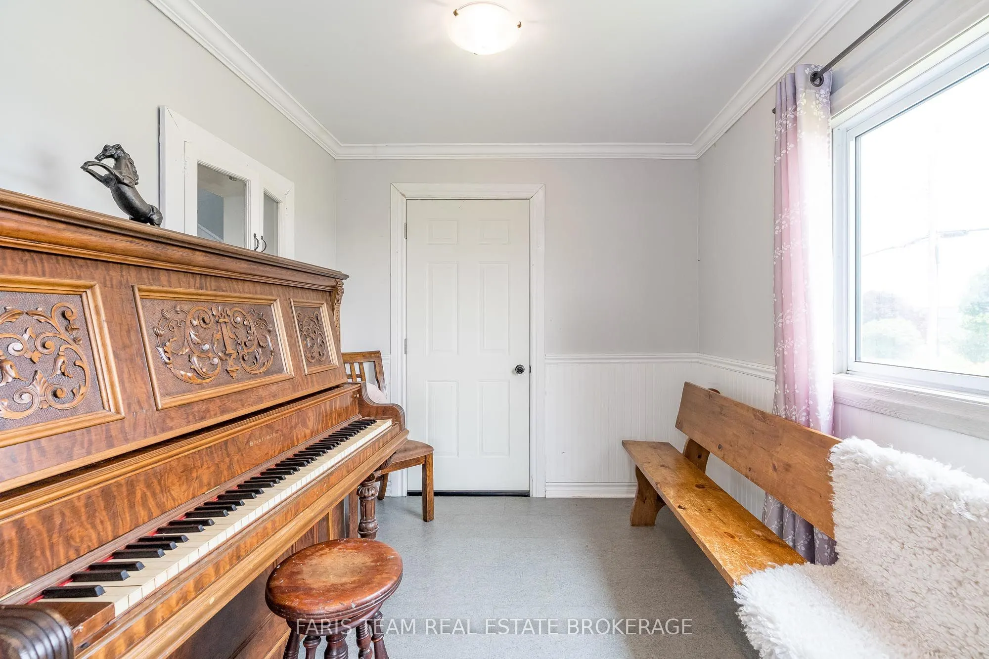 160 Lafontaine Road W