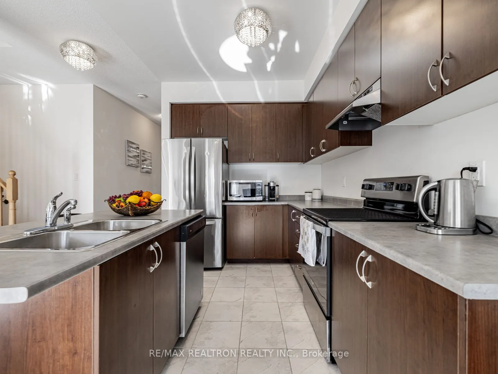 6 Bobolink Drive