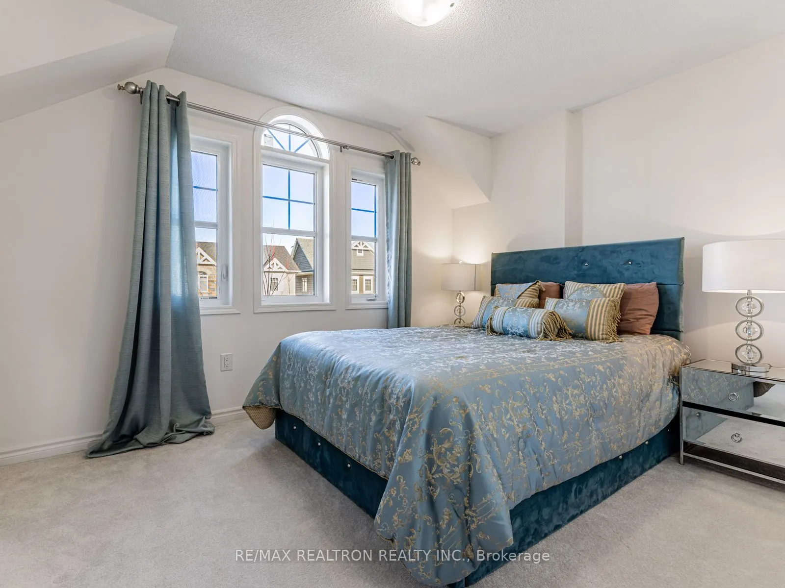 6 Bobolink Drive