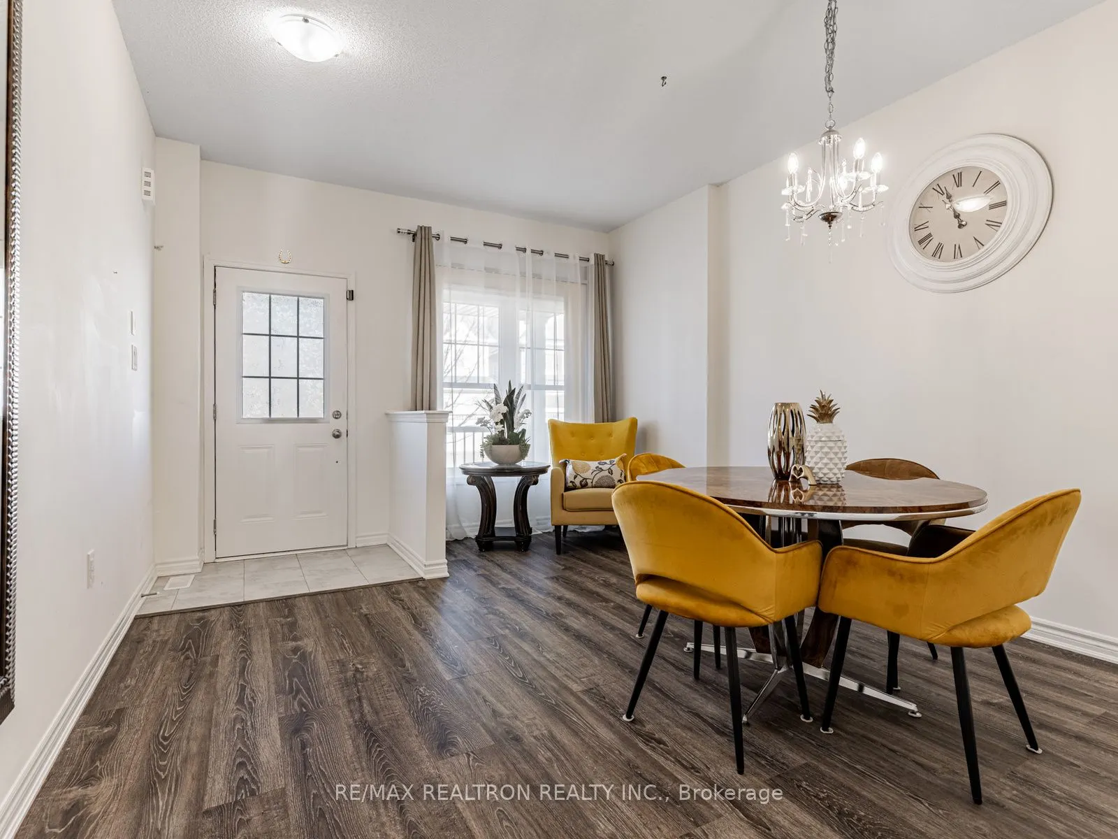 6 Bobolink Drive