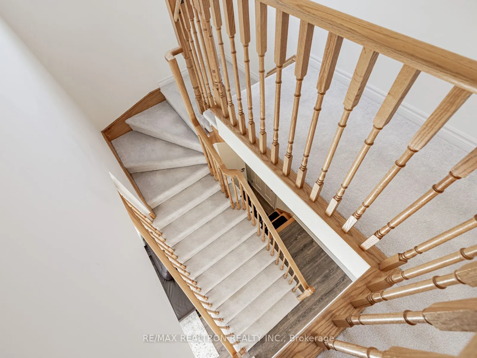 6 Bobolink Drive