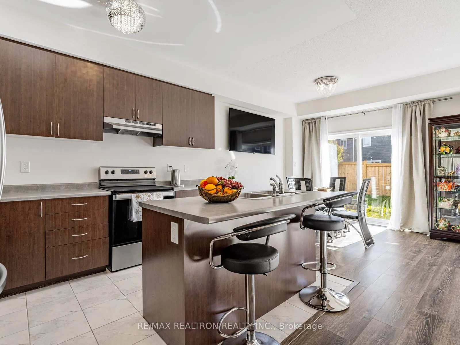 6 Bobolink Drive
