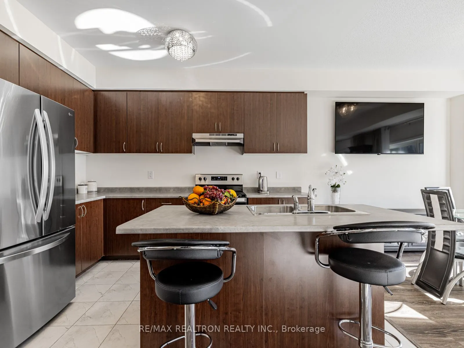 6 Bobolink Drive