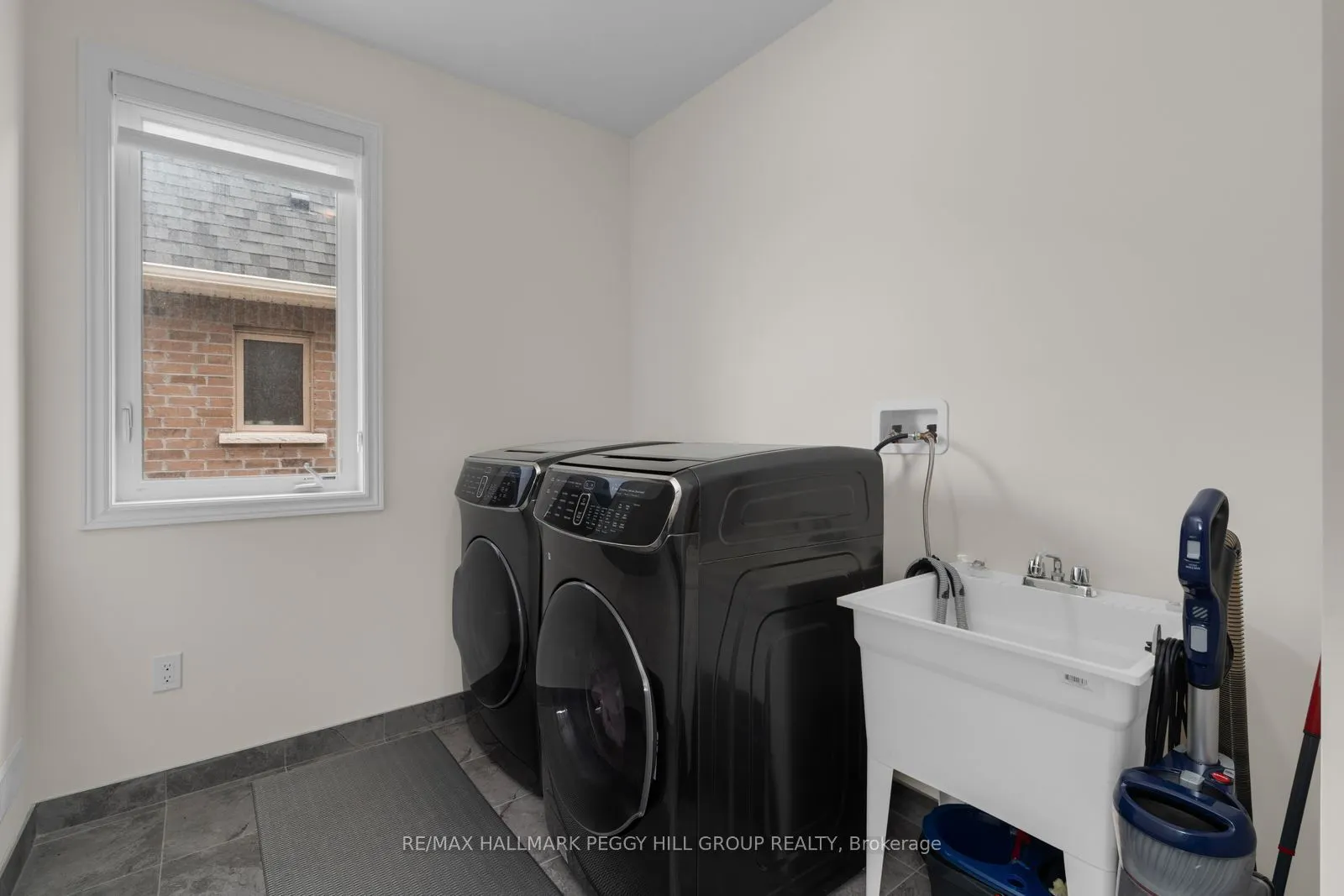 113 Rugman Crescent