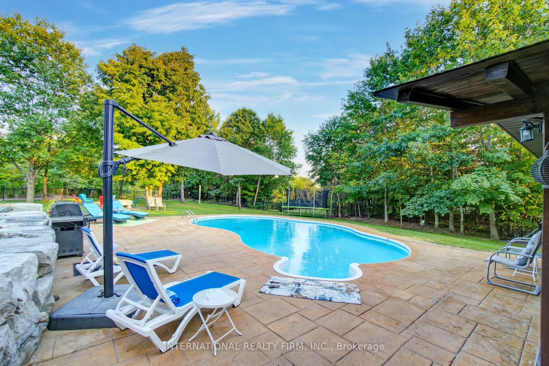 6 Pinehurst Lane
