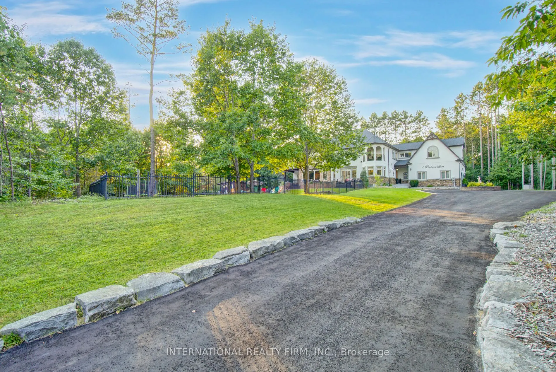 6 Pinehurst Lane