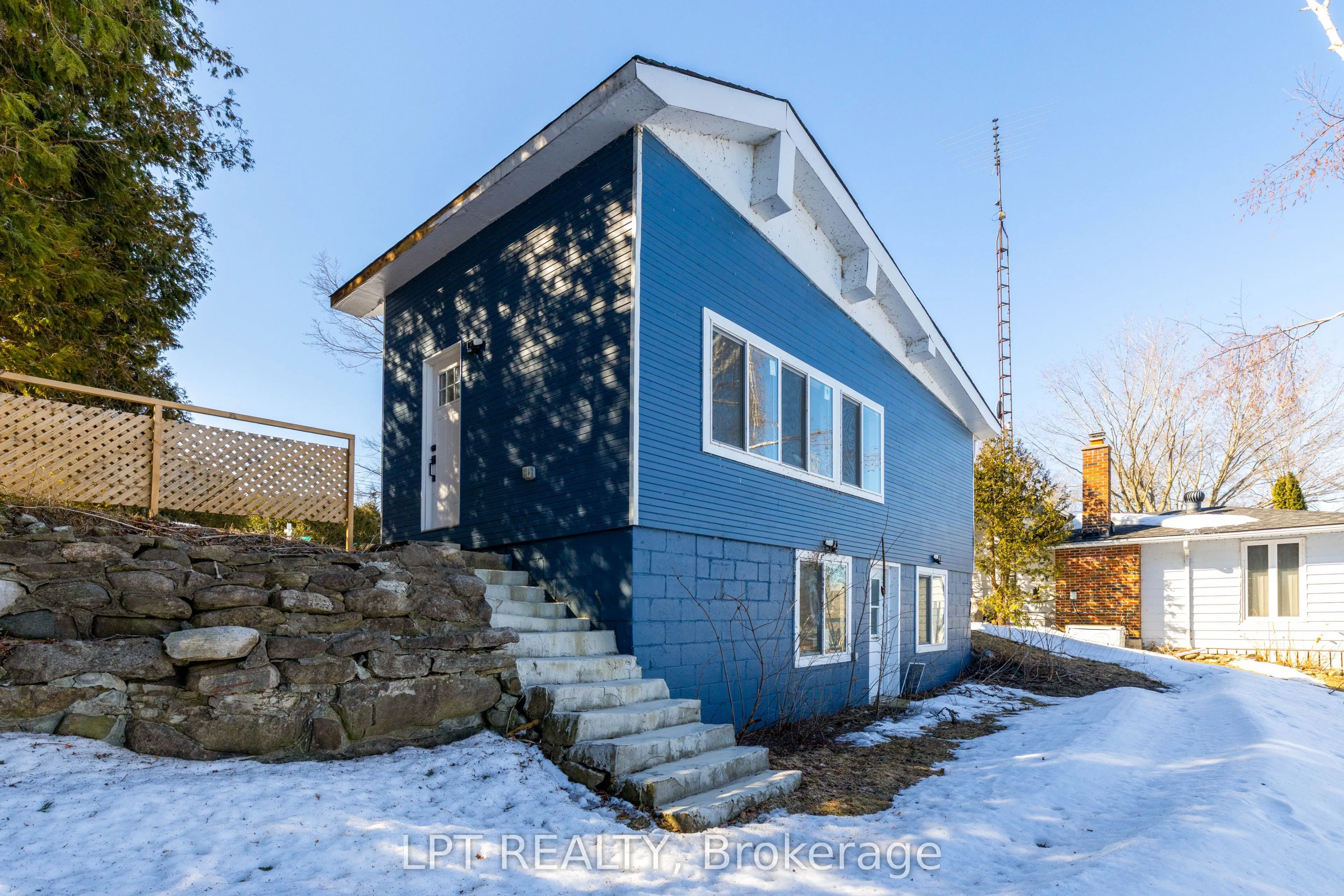 47 Moon Point Drive