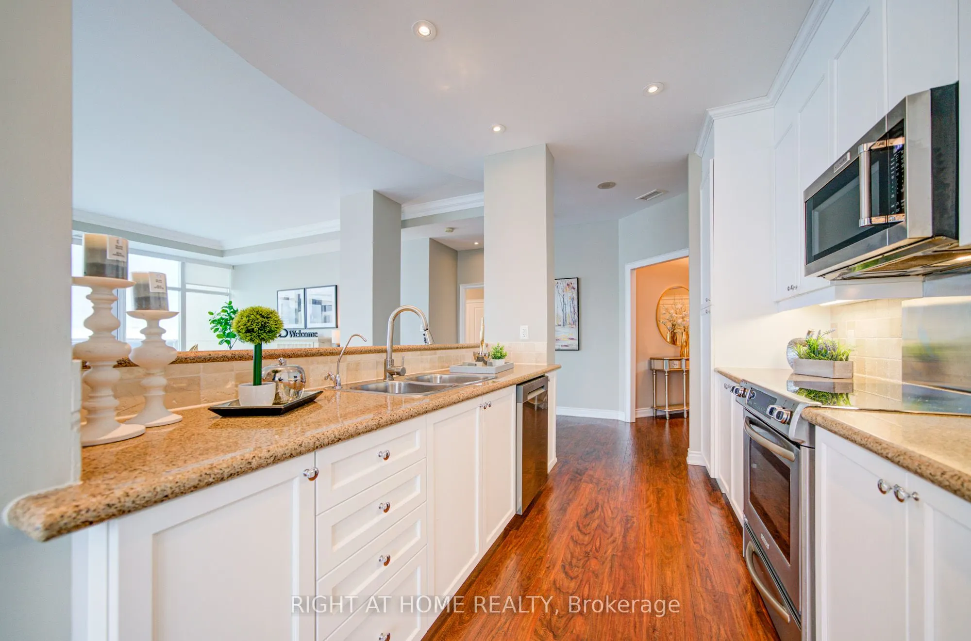 37 Ellen Street #PH06