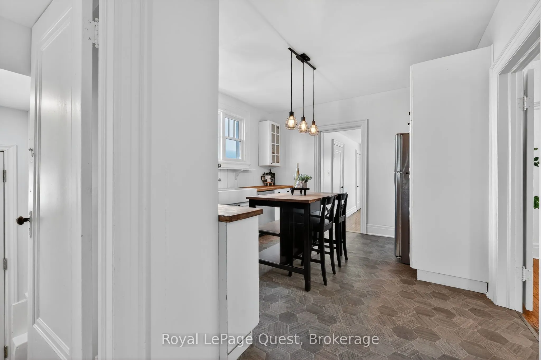 109 Brant Street E