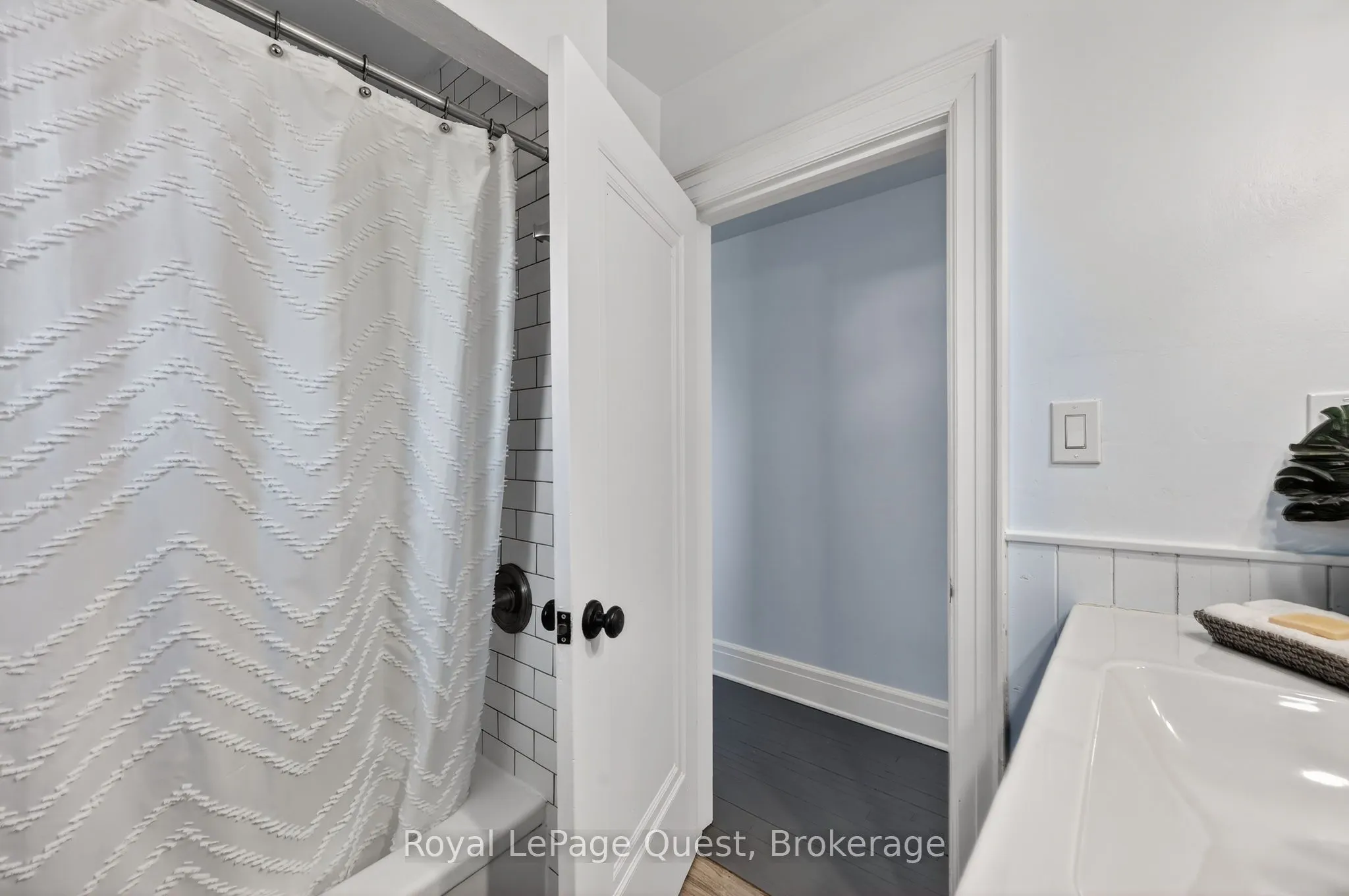 109 Brant Street E