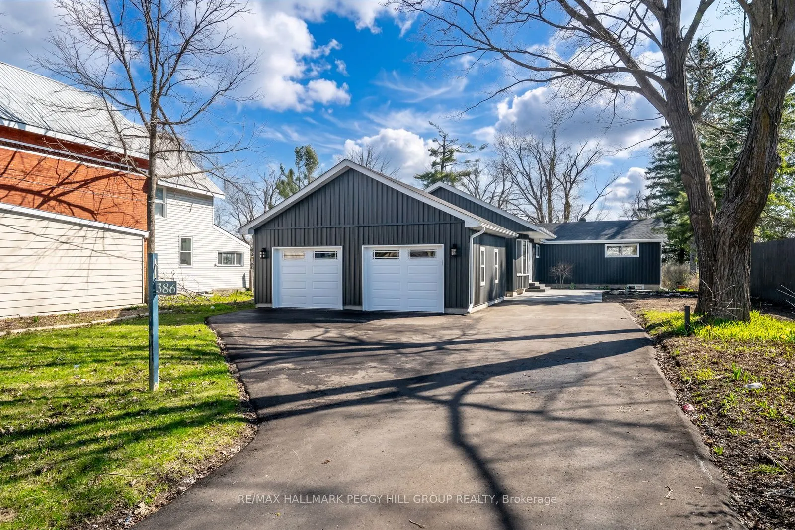 386 Peter Street N