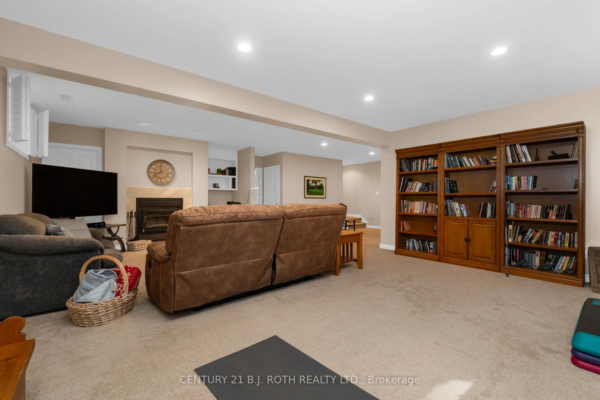 2710 Portage Trail