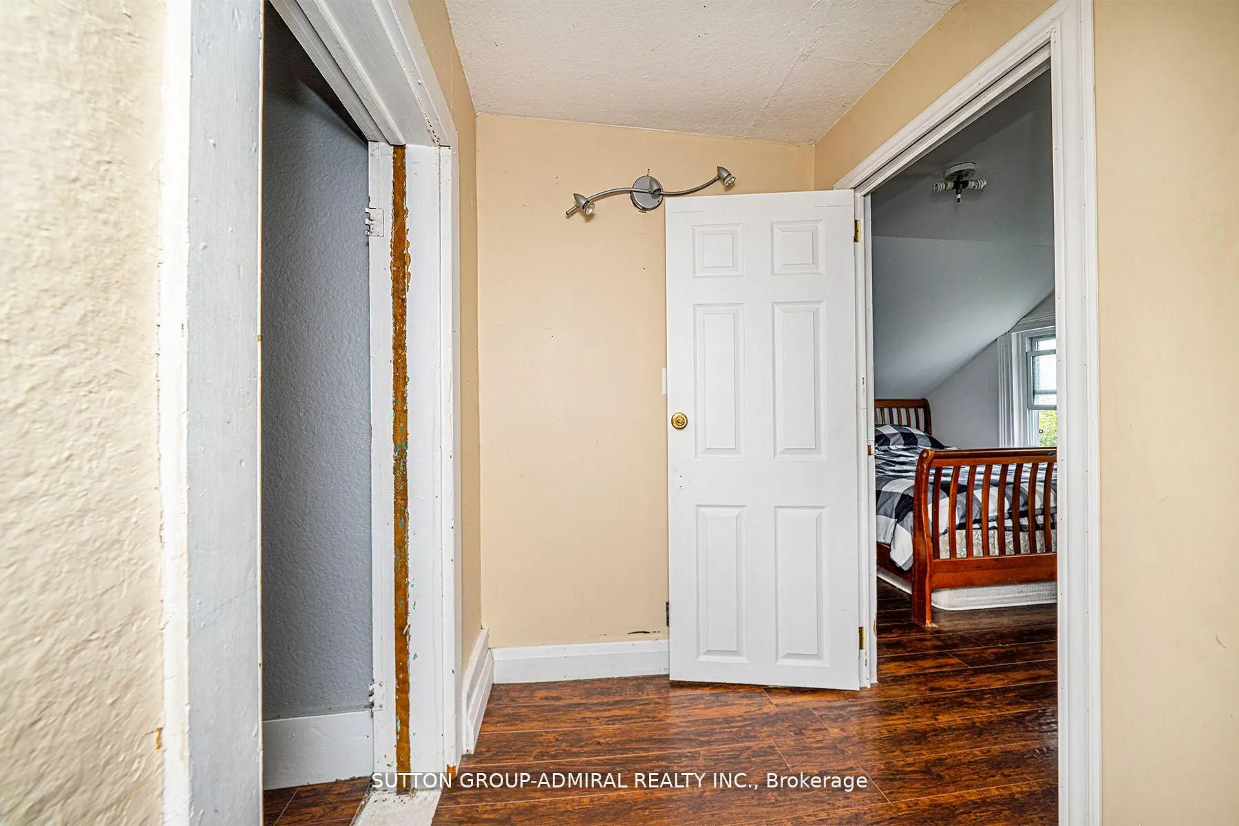 1662 Penley Road