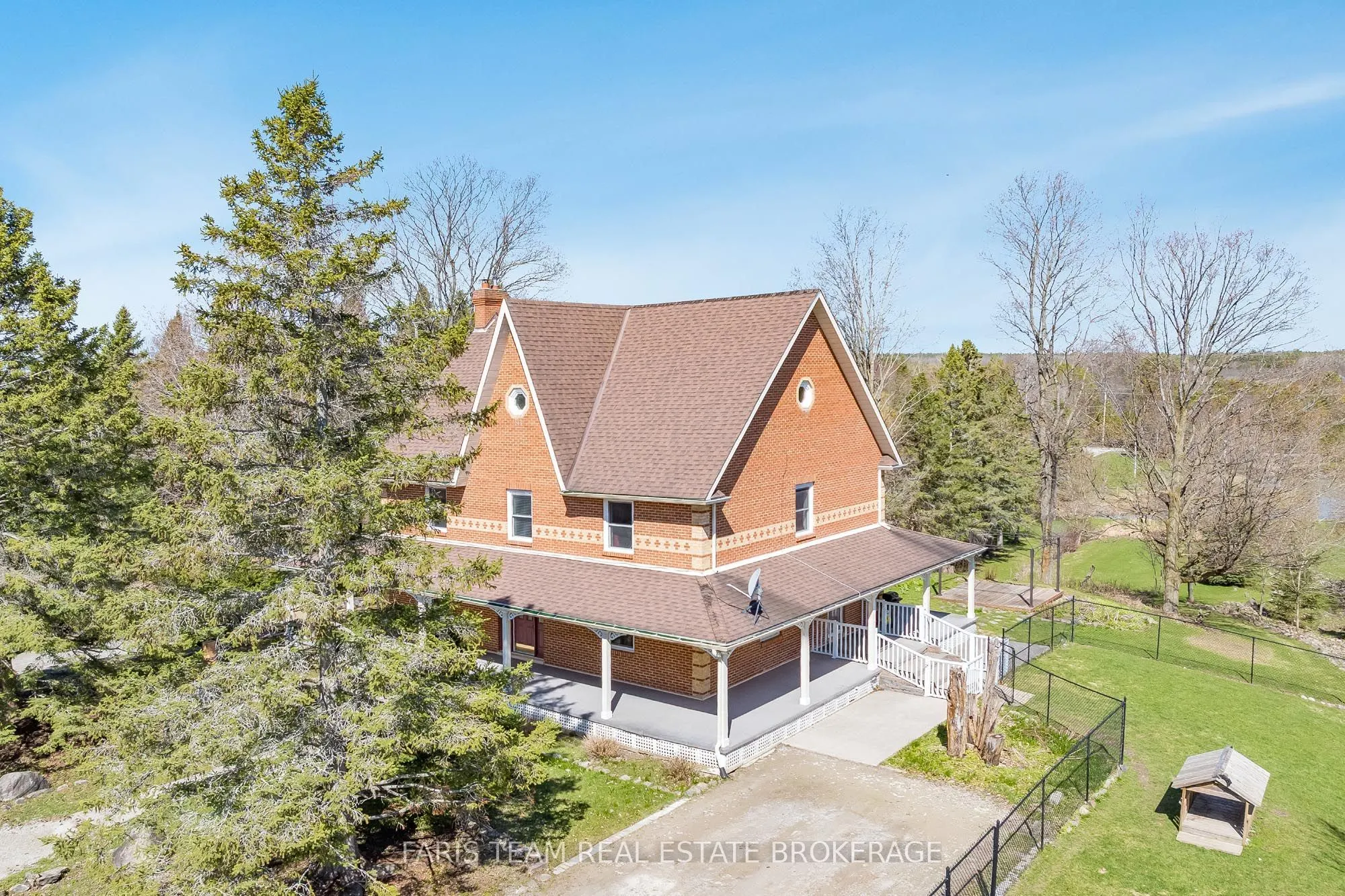 301 Concession 4 Road E