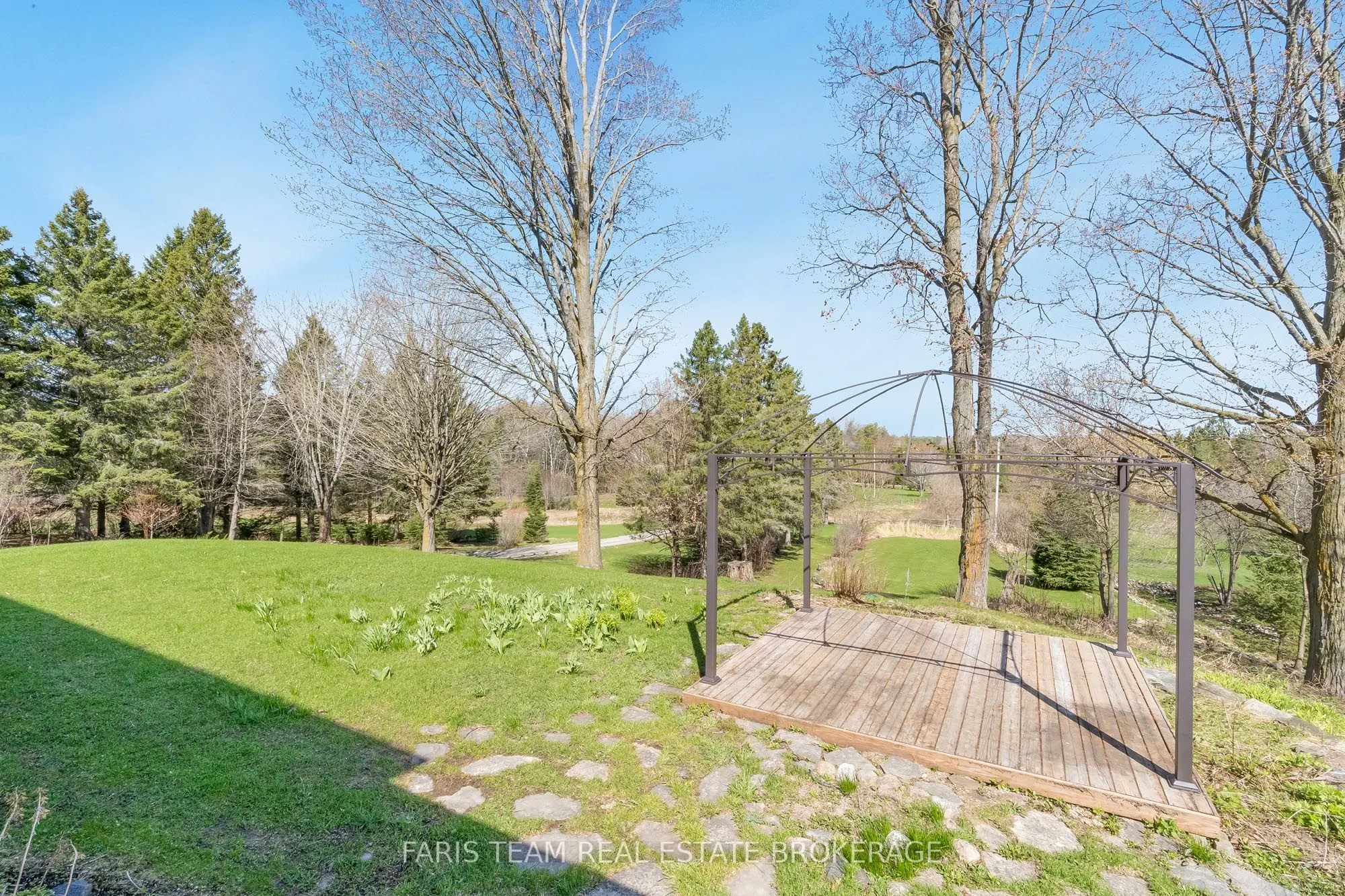 301 Concession 4 Road E