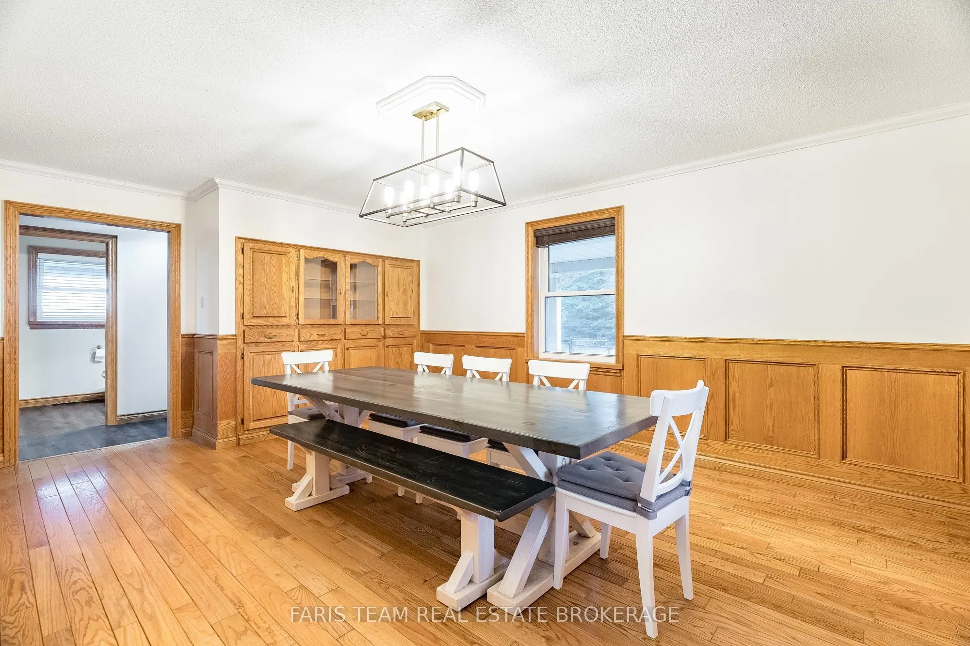 301 Concession 4 Road E