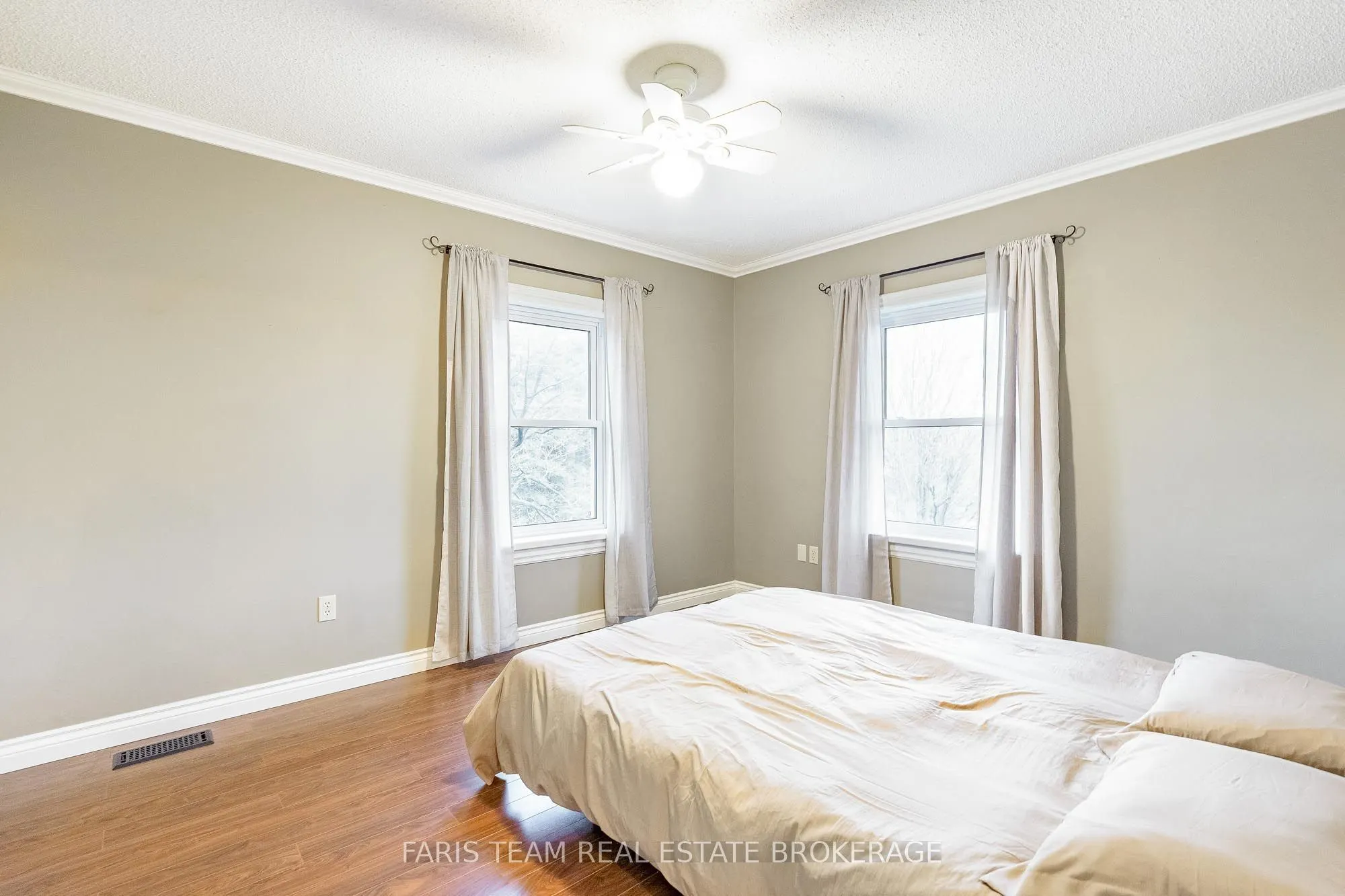 301 Concession 4 Road E