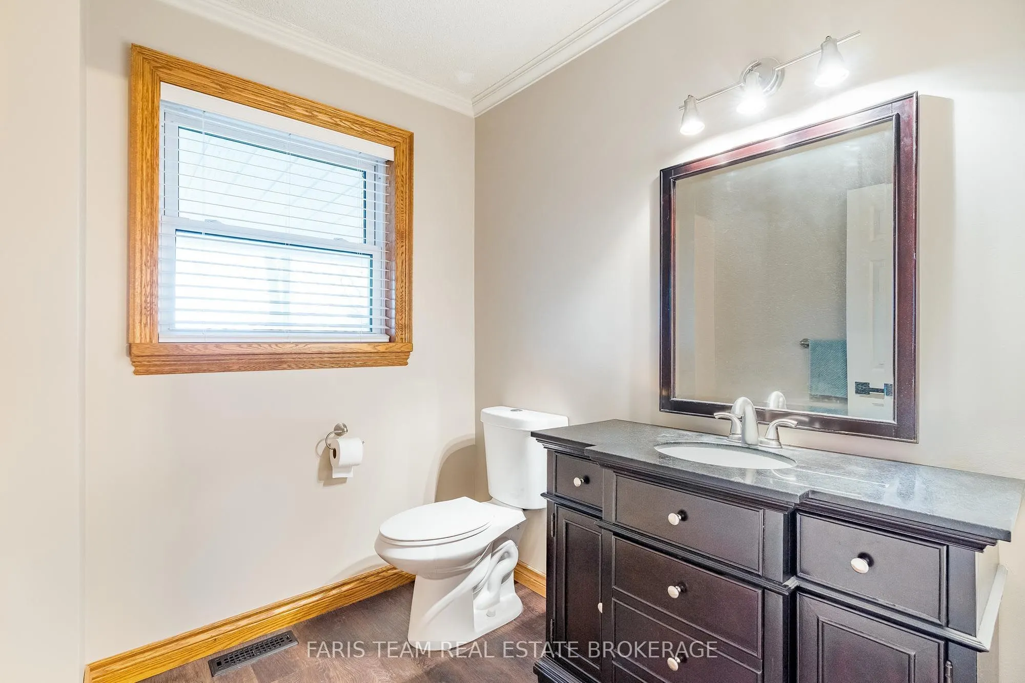 301 Concession 4 Road E