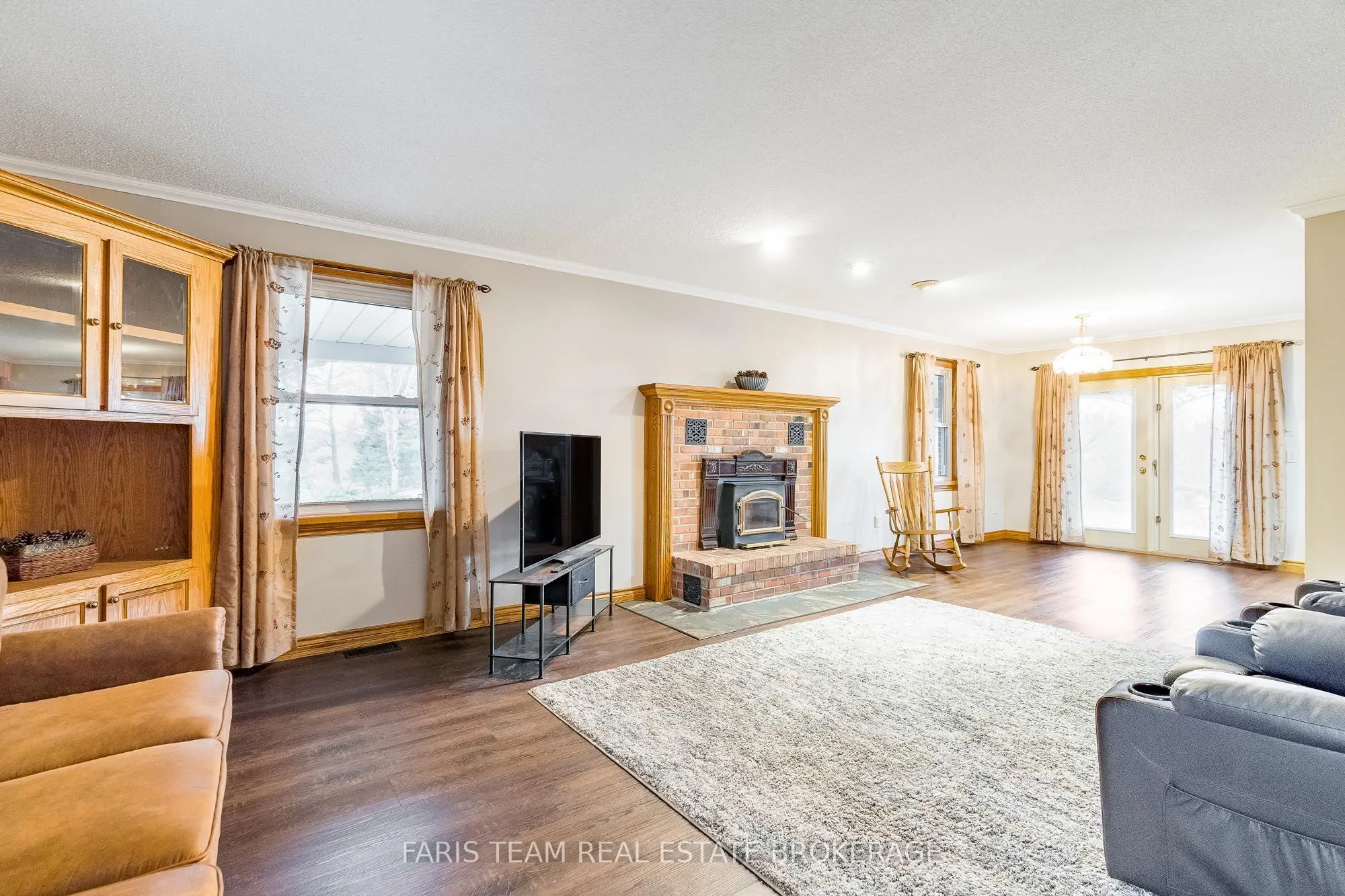 301 Concession 4 Road E