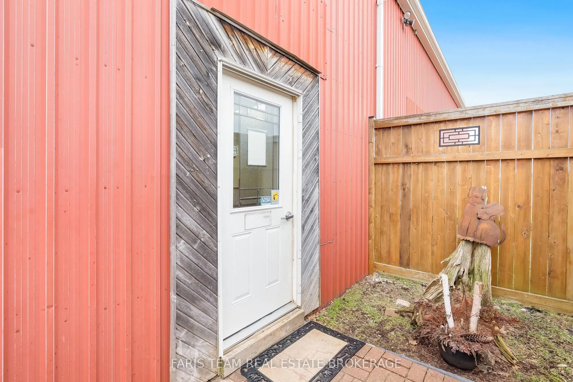 301 Concession 4 Road E