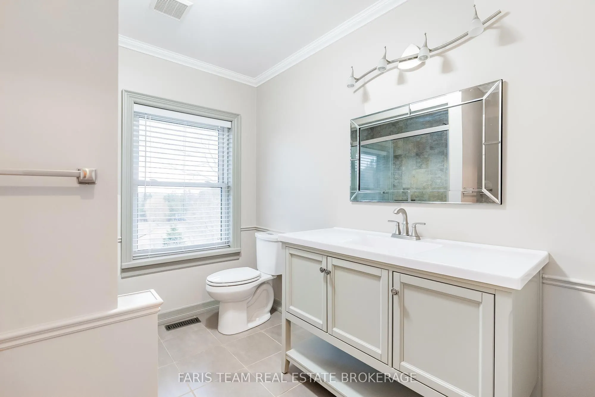 301 Concession 4 Road E