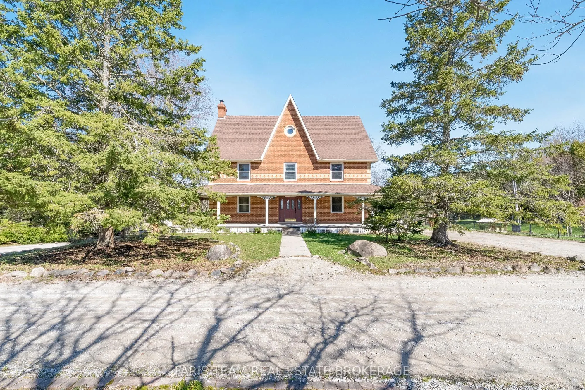 301 Concession 4 Road E