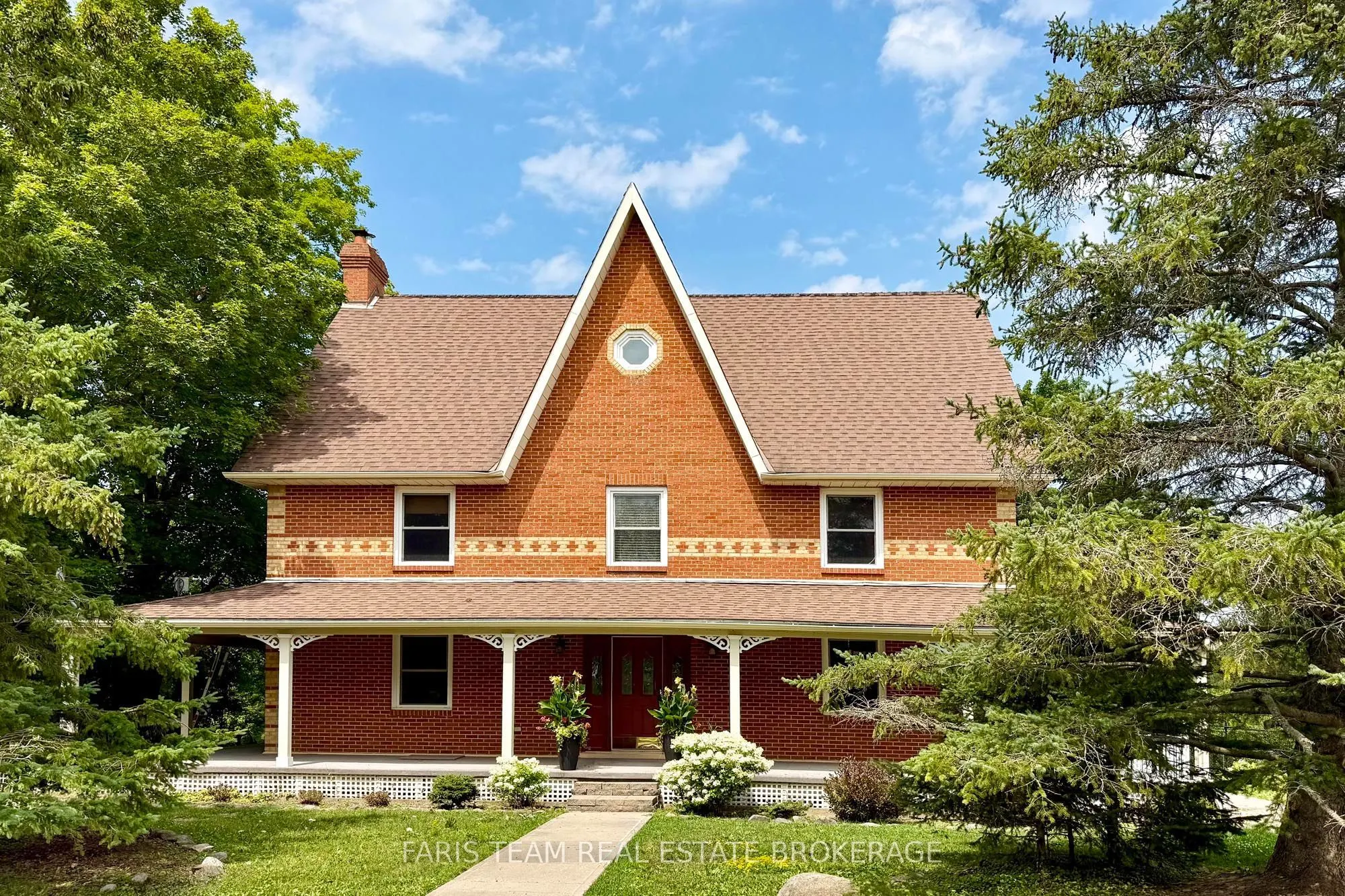 301 Concession 4 Road E