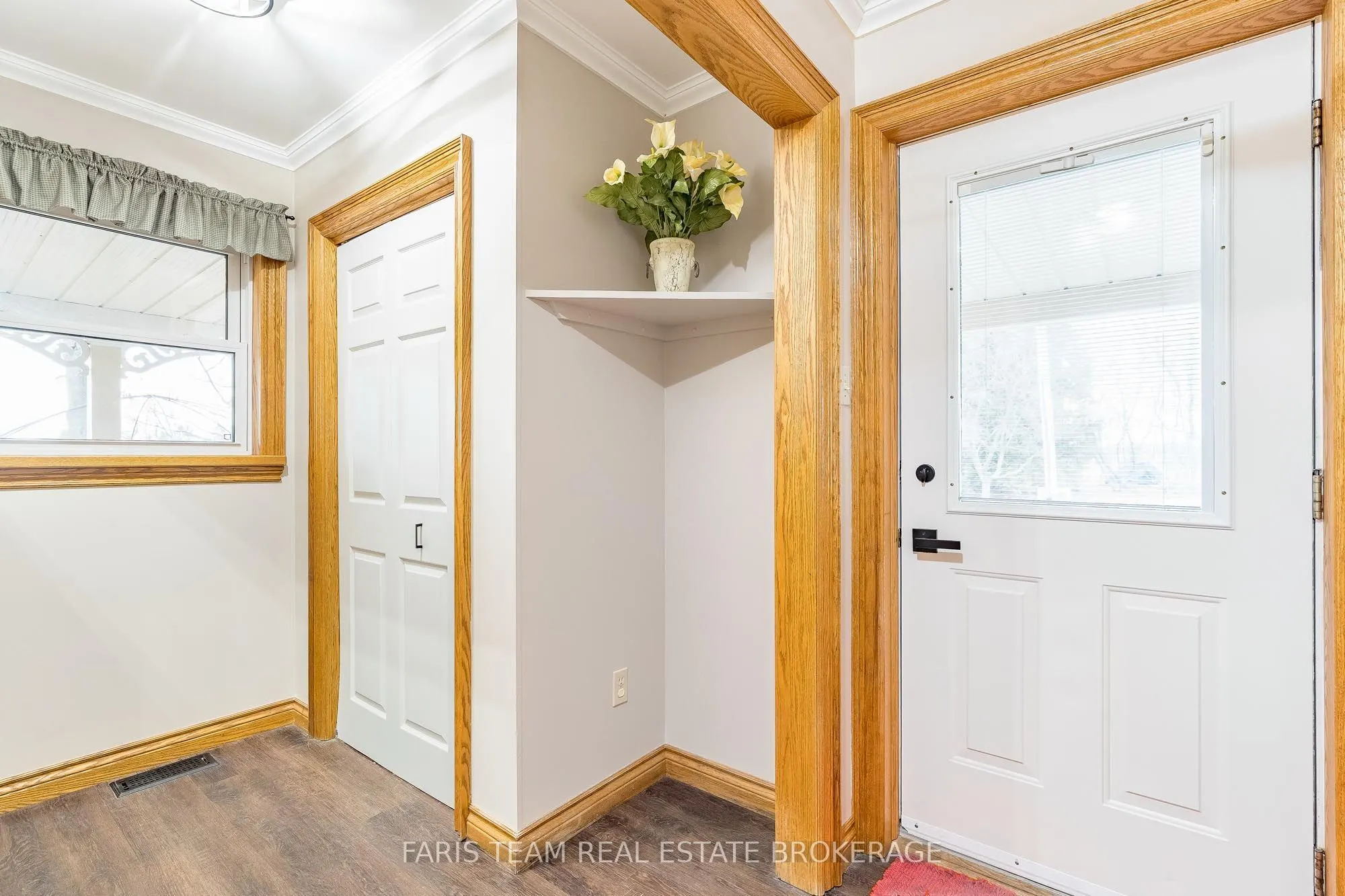 301 Concession 4 Road E