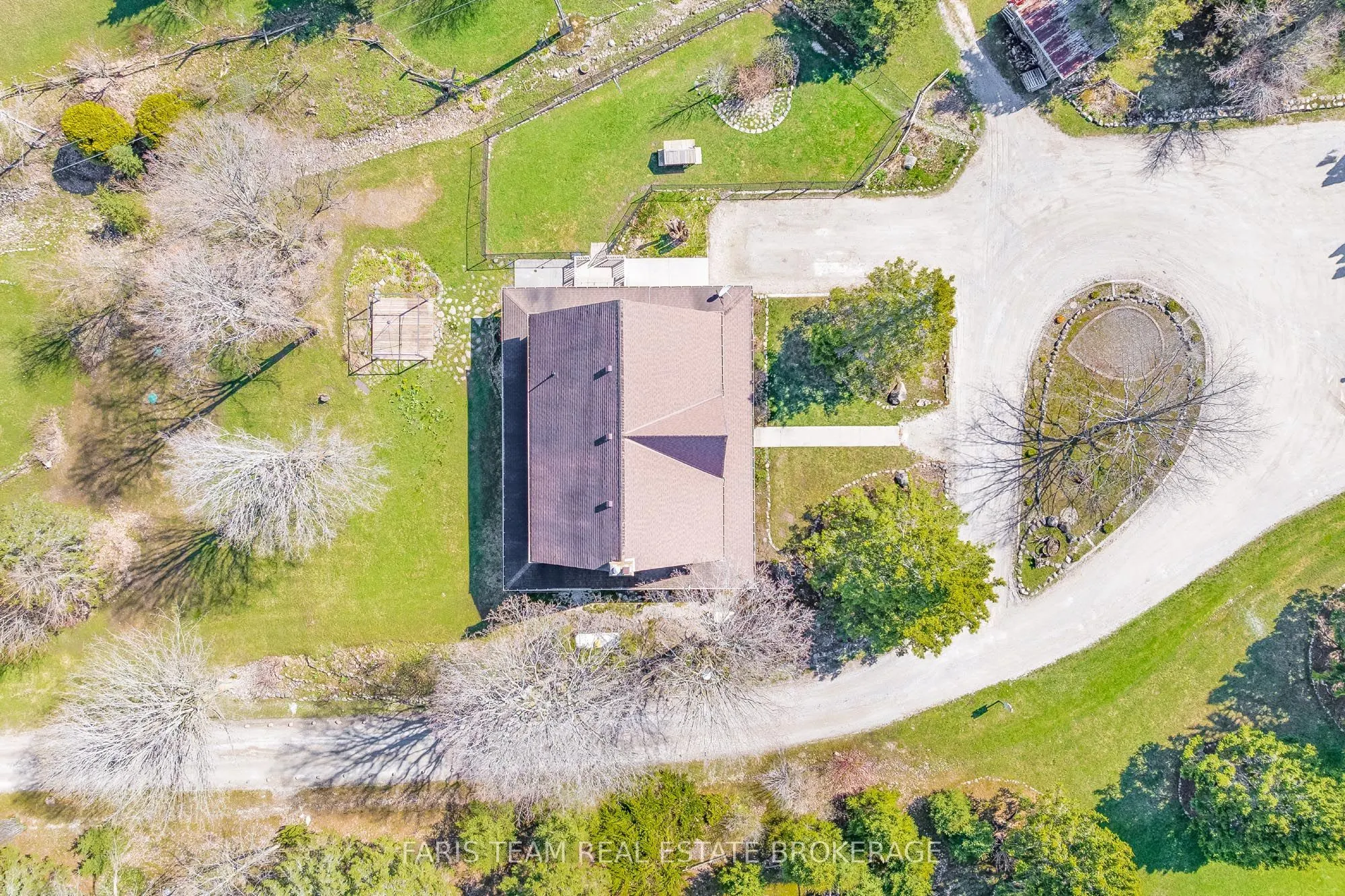 301 Concession 4 Road E