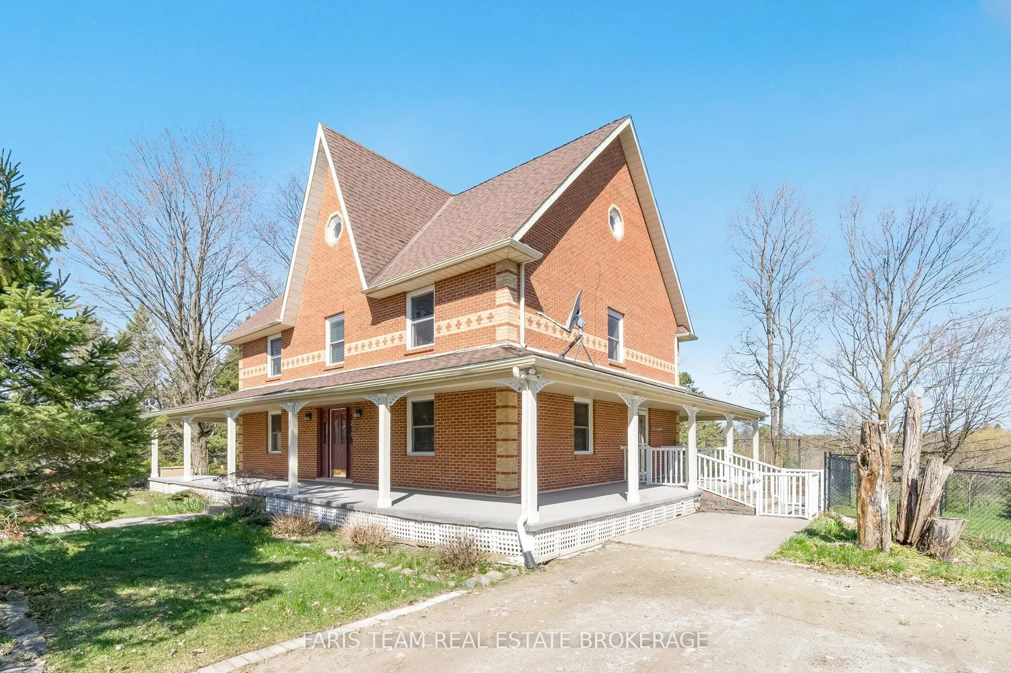 301 Concession 4 Road E
