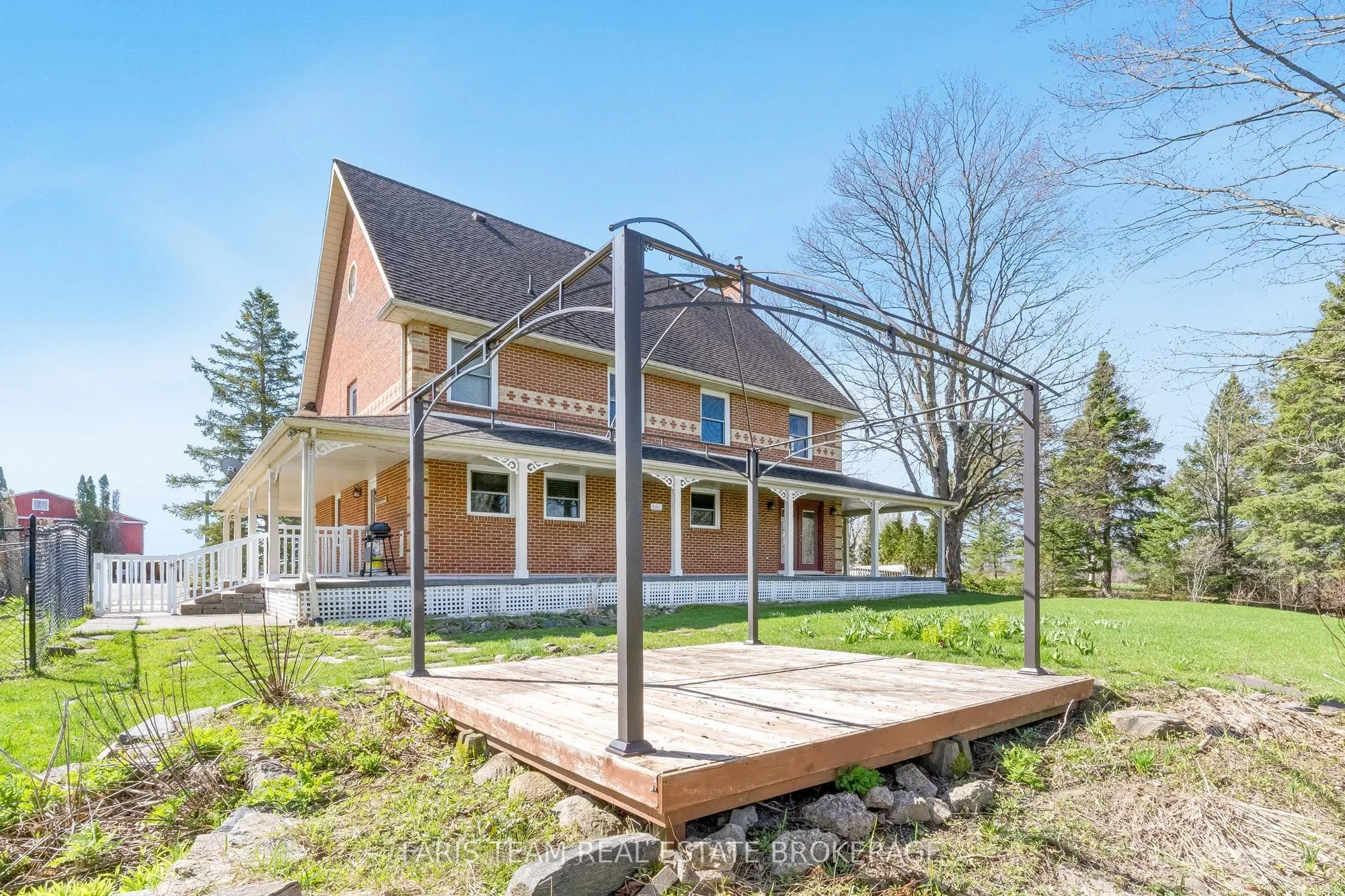 301 Concession 4 Road E