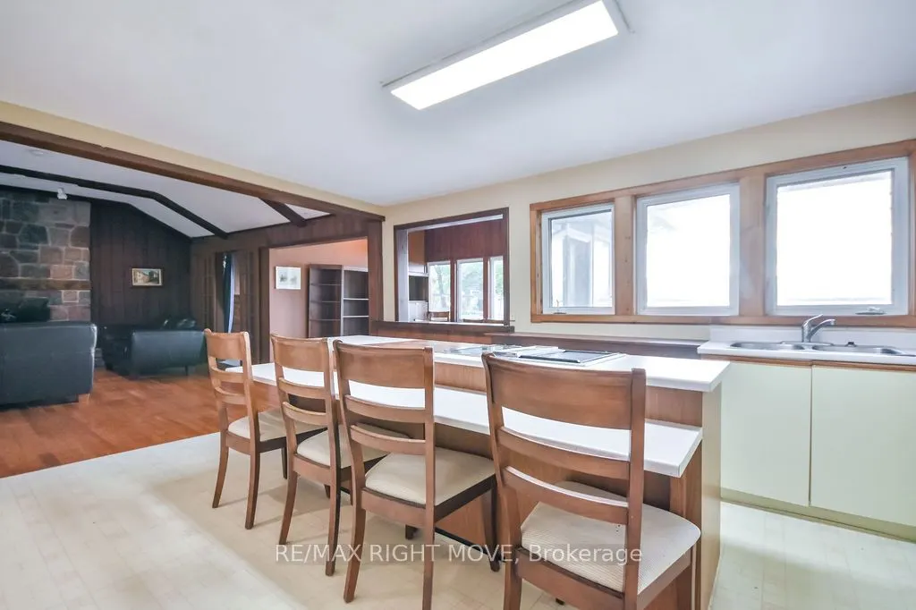1467 Cunningham Crescent