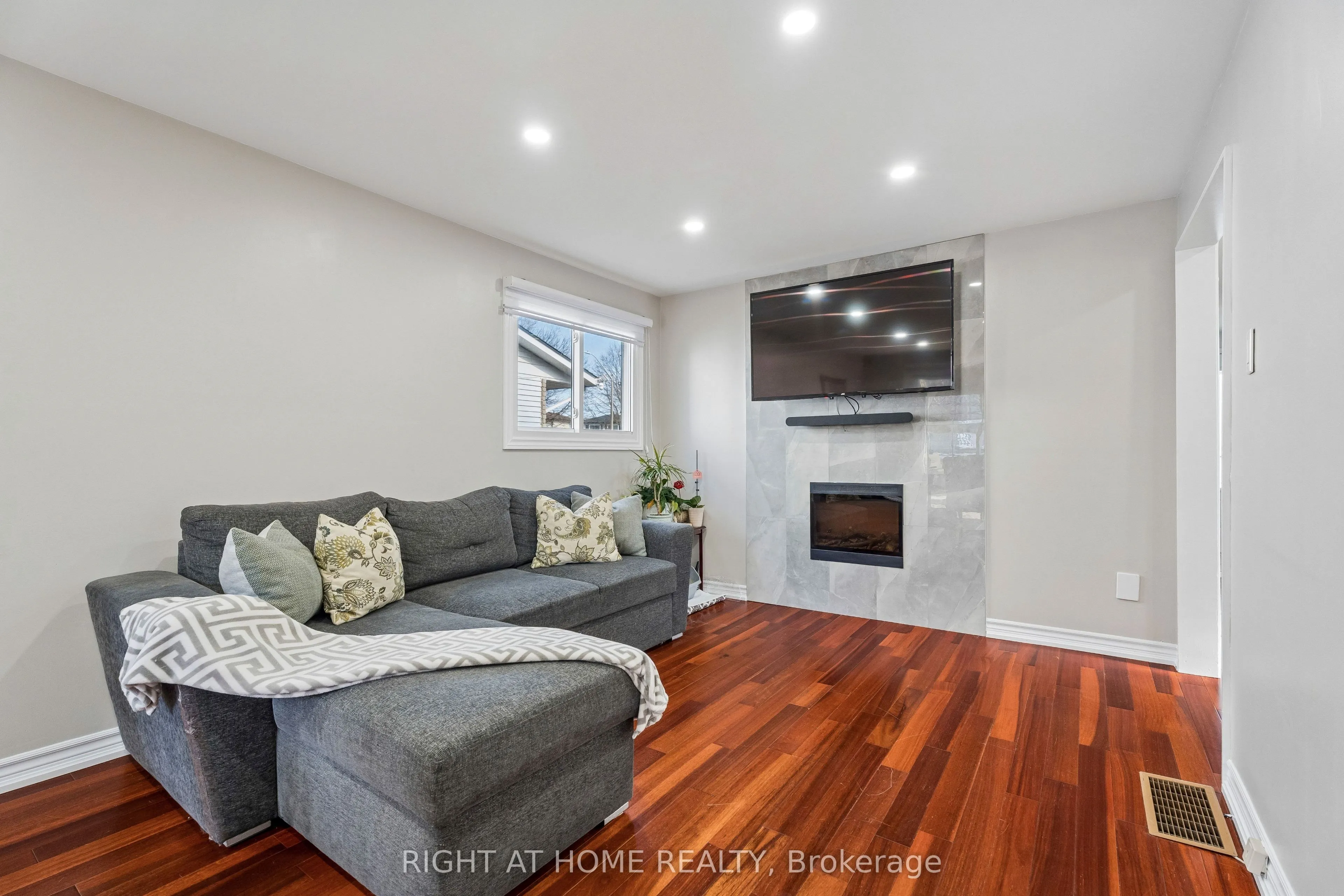 56 Hemingway Crescent