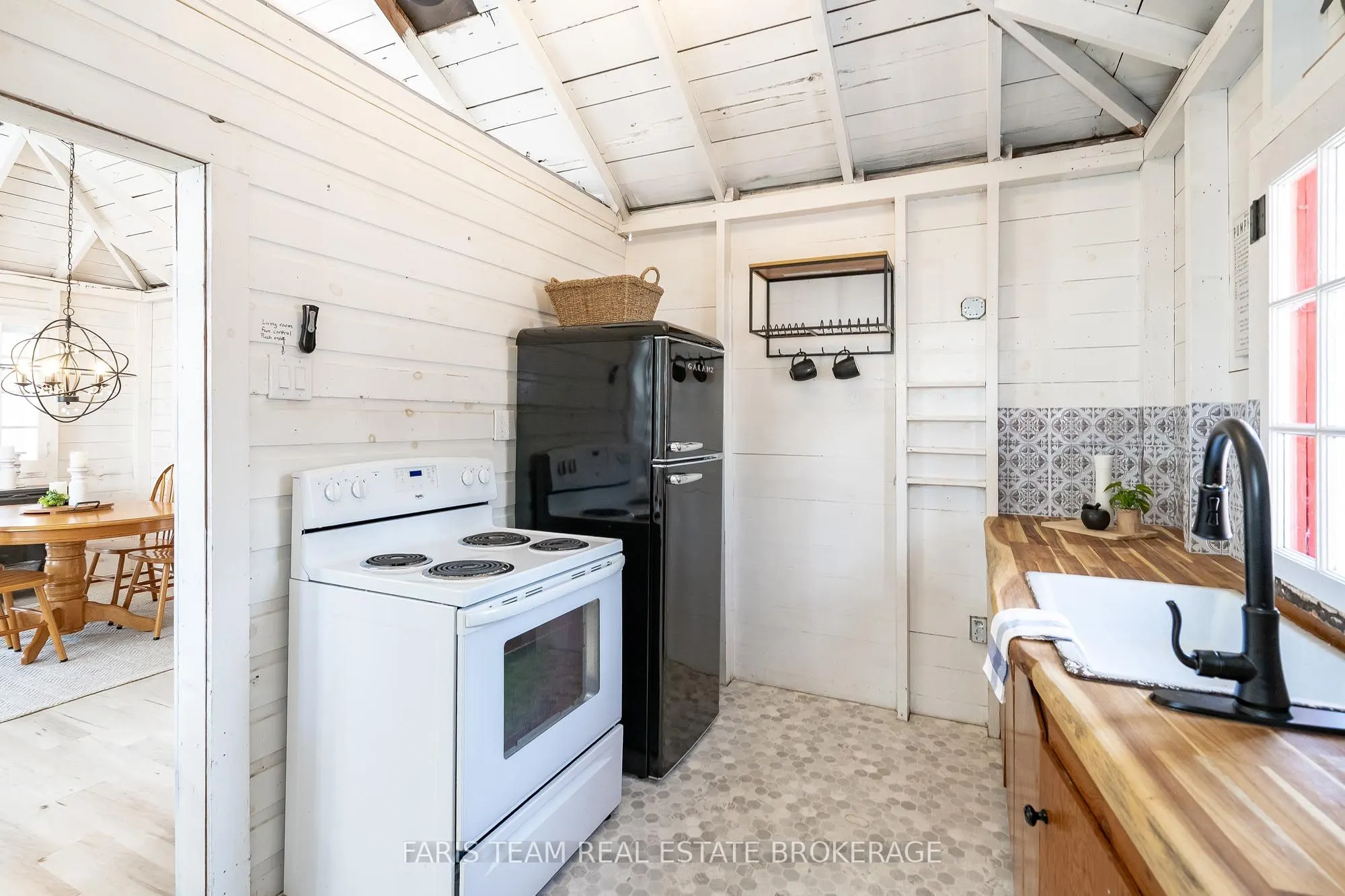 365 Robins Point Road