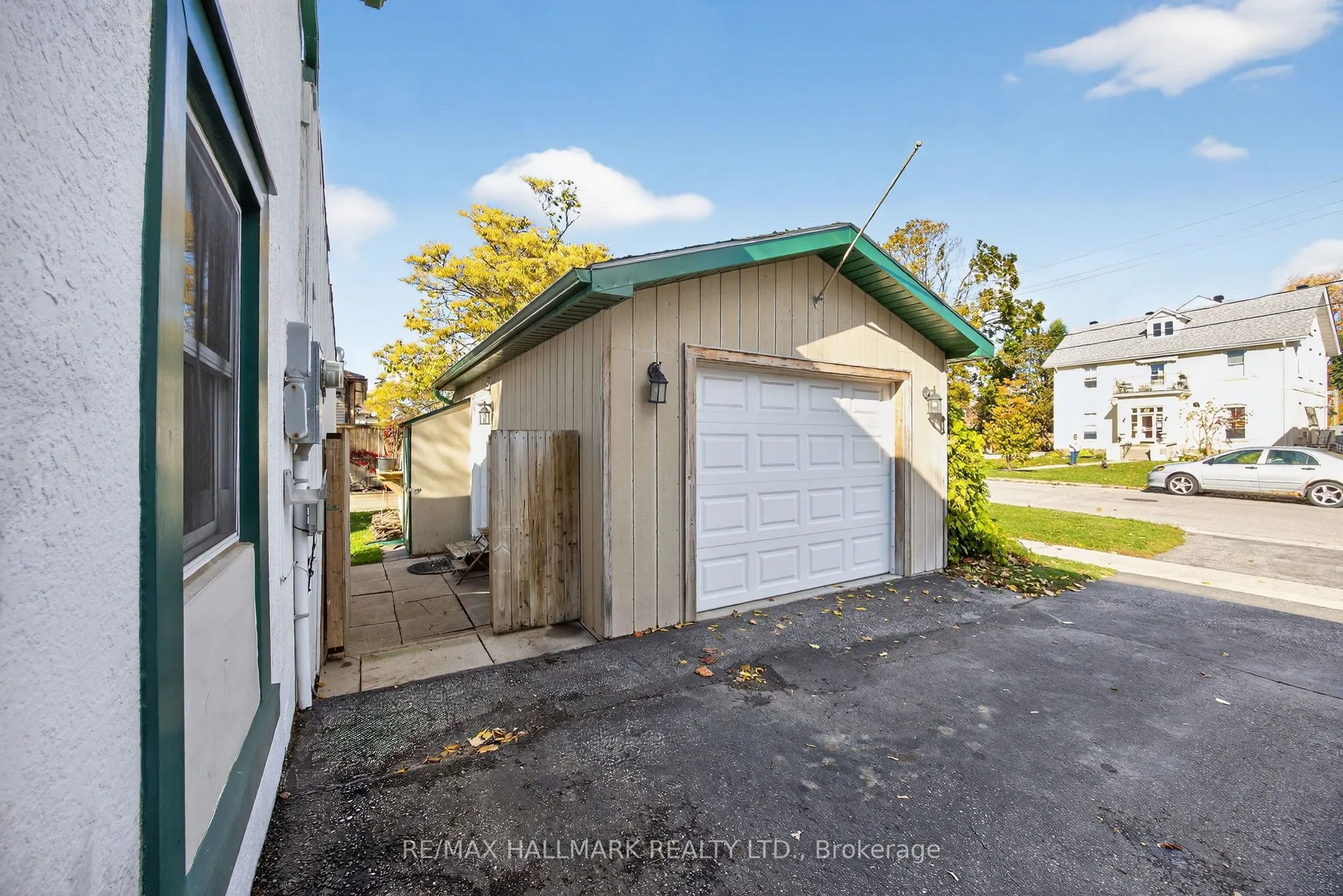 84 Wellington Street E