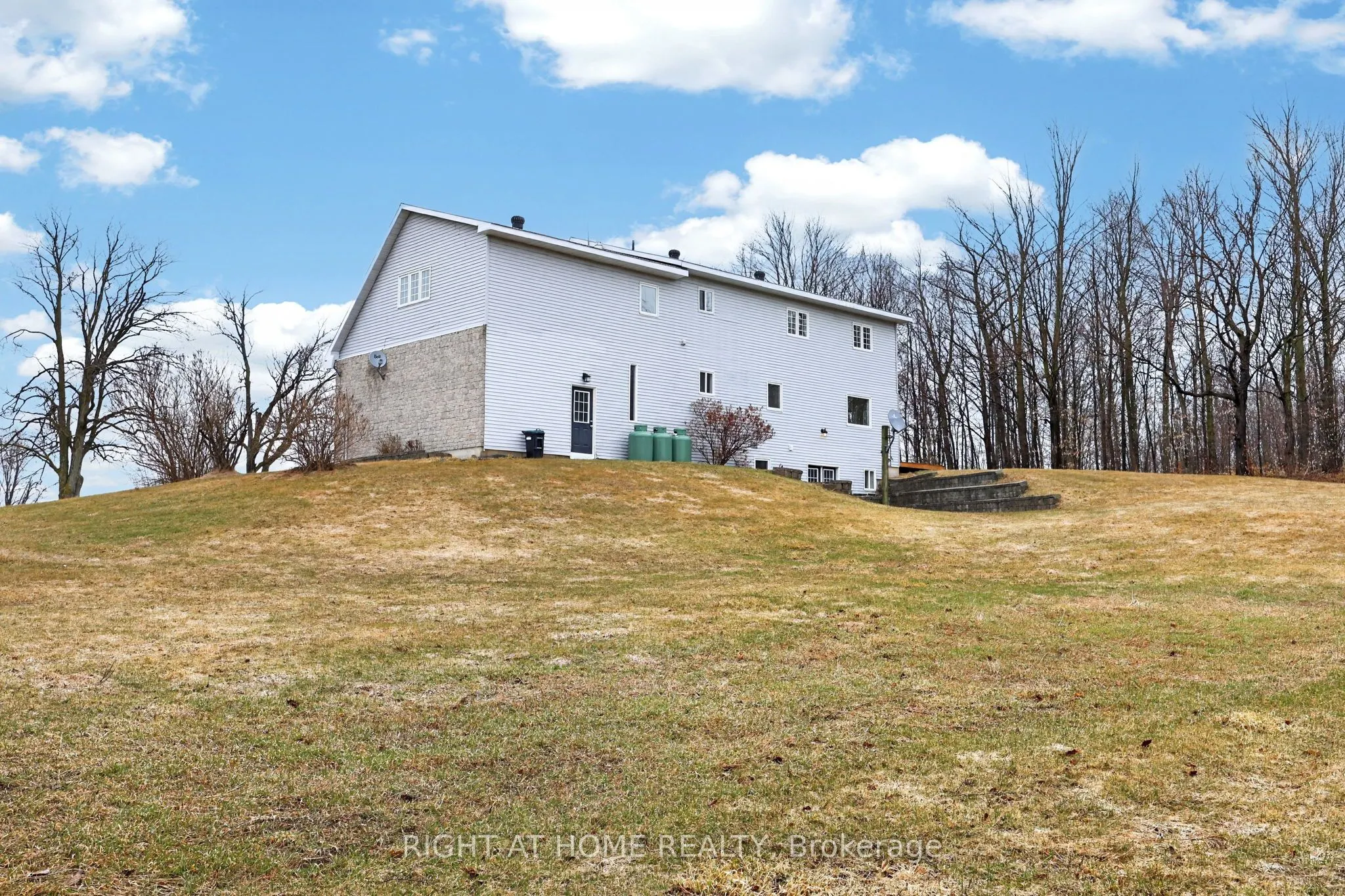 6435 12/13 Stayner Side Road