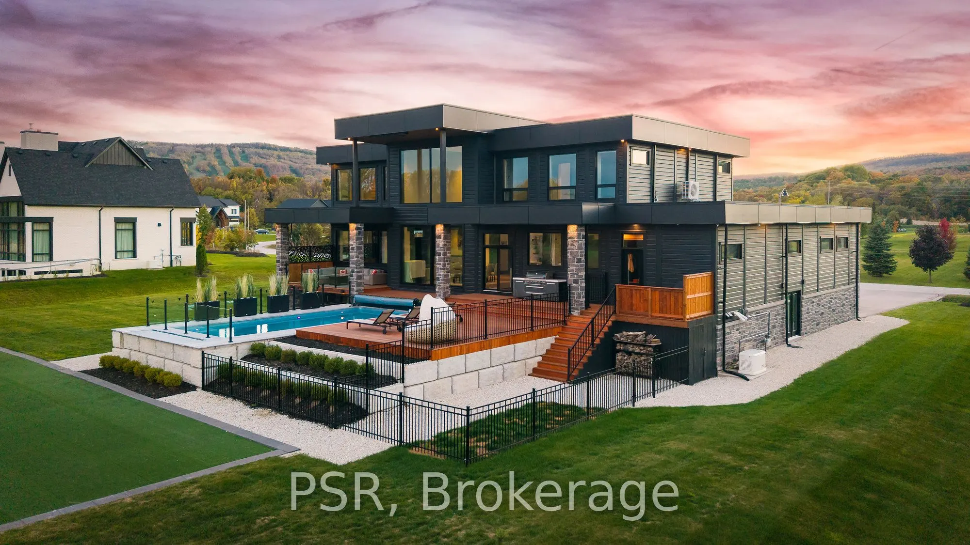 4 Raintree Court