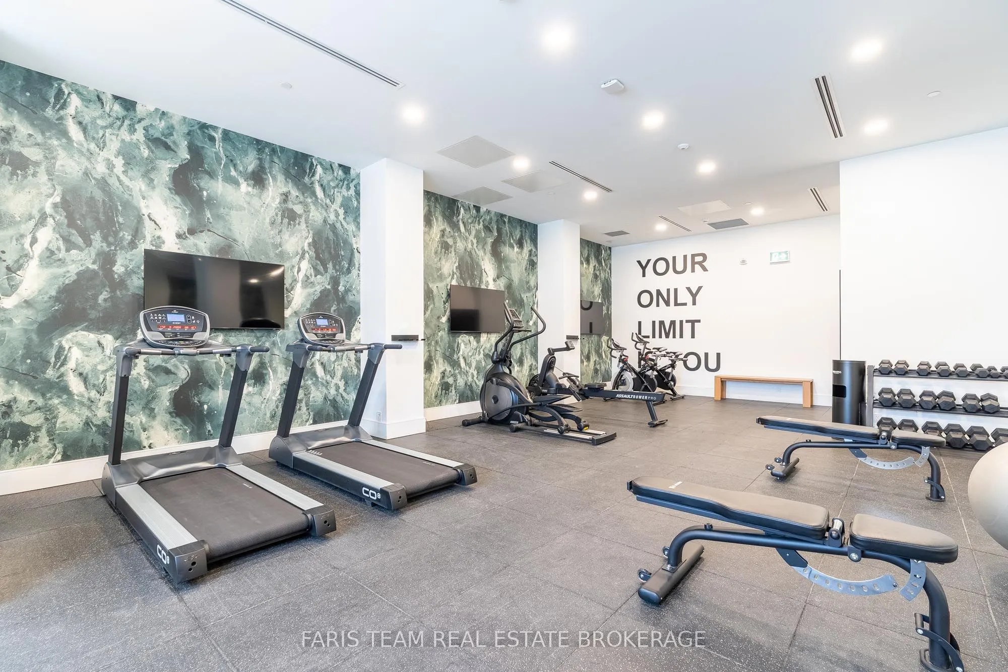 31 Huron Street #216