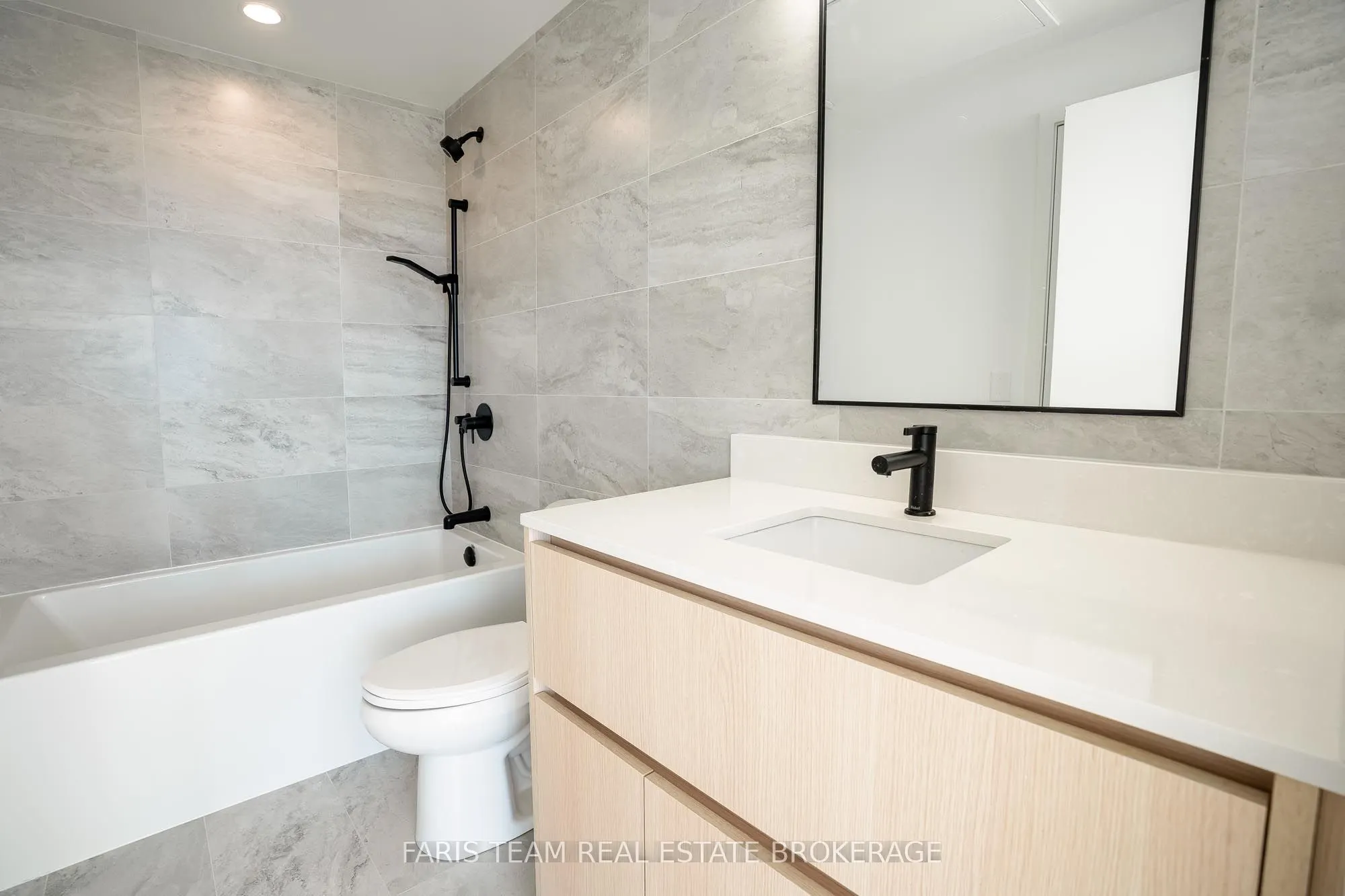 31 Huron Street #216
