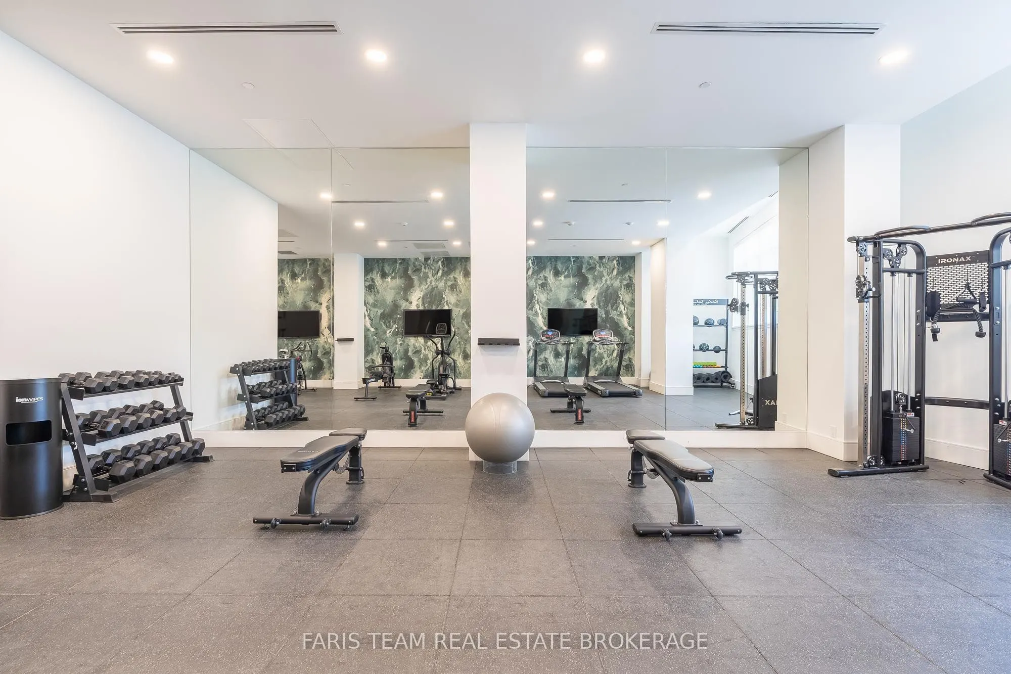 31 Huron Street #216