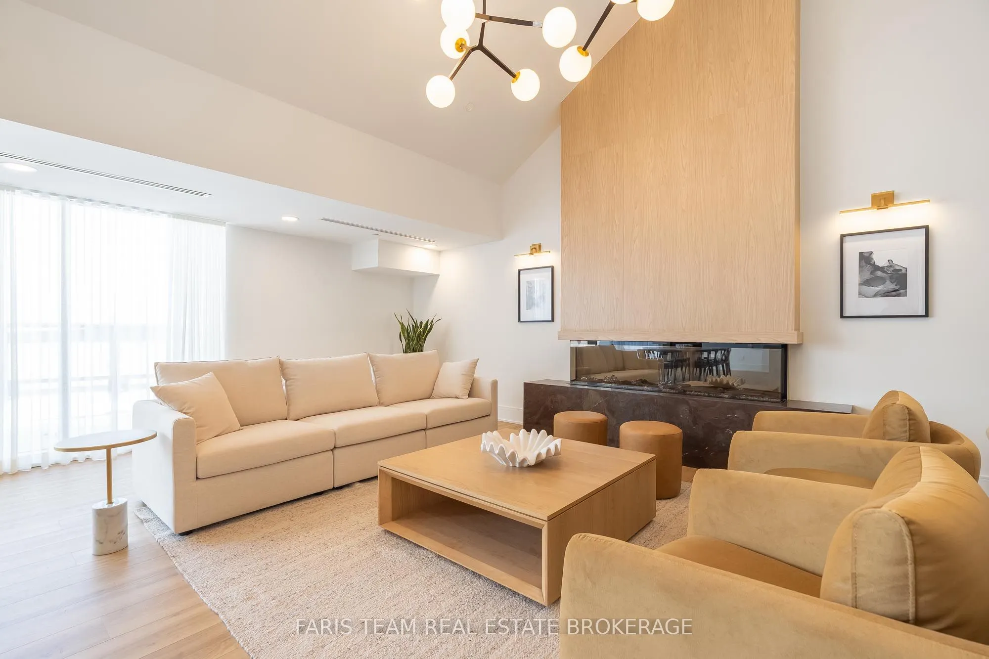 31 Huron Street #216