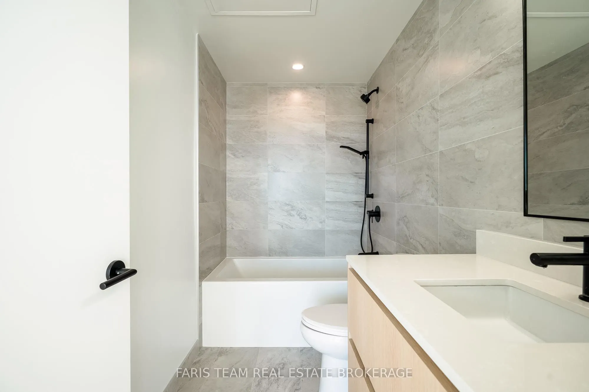 31 Huron Street #216