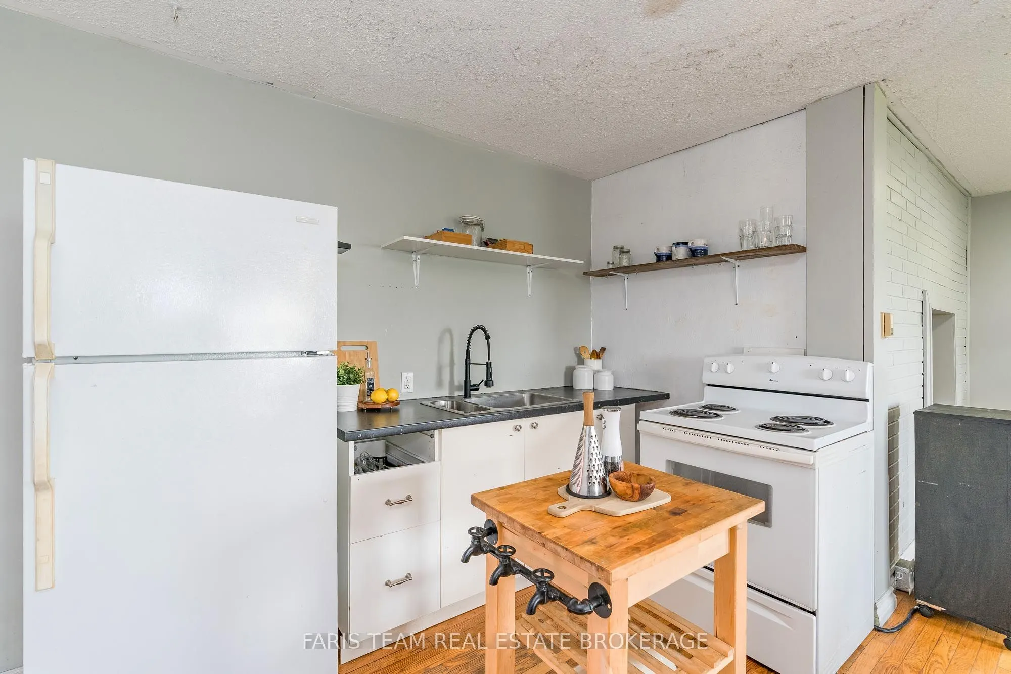 160 Lafontaine Road W