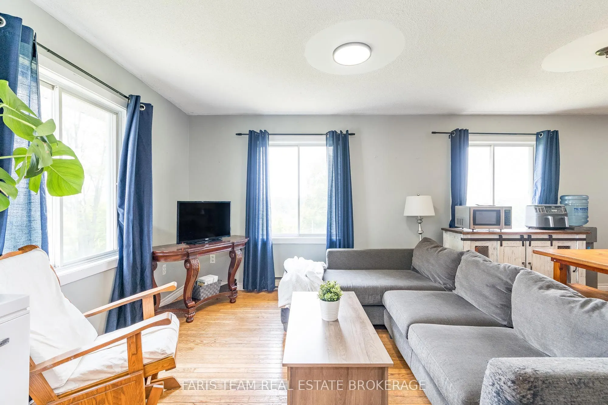 160 Lafontaine Road W