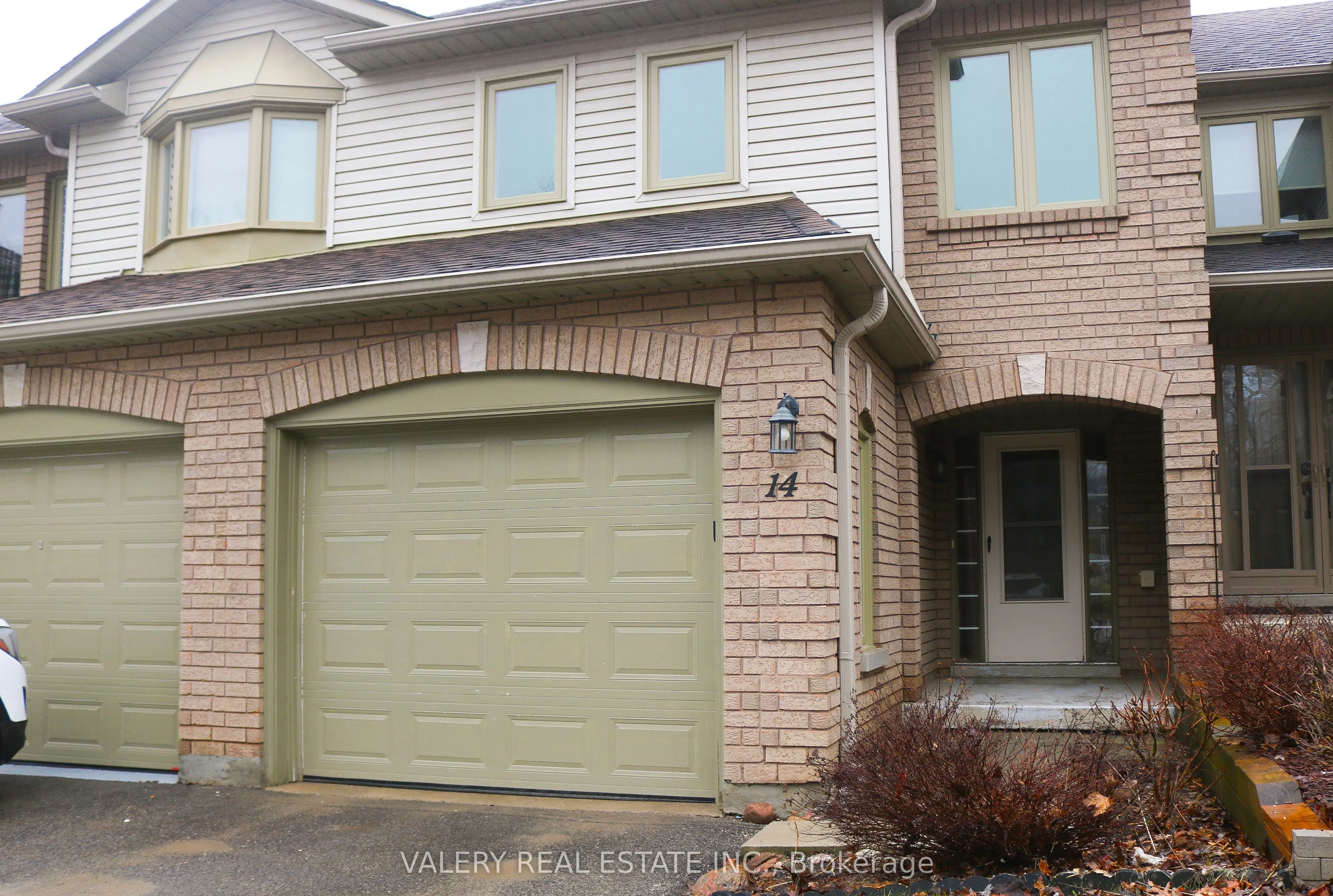 492 Laclie Street #14