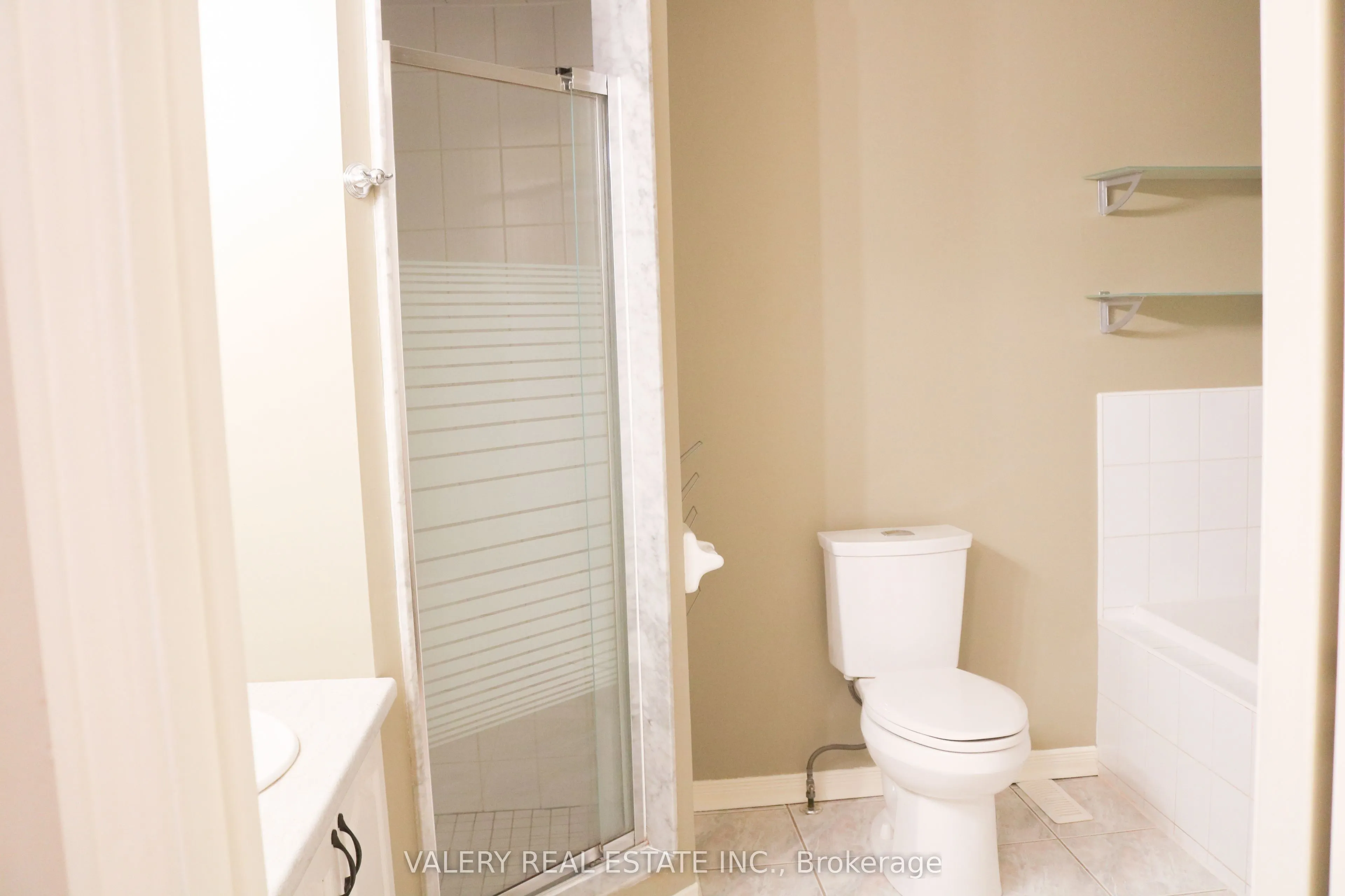 492 Laclie Street #14