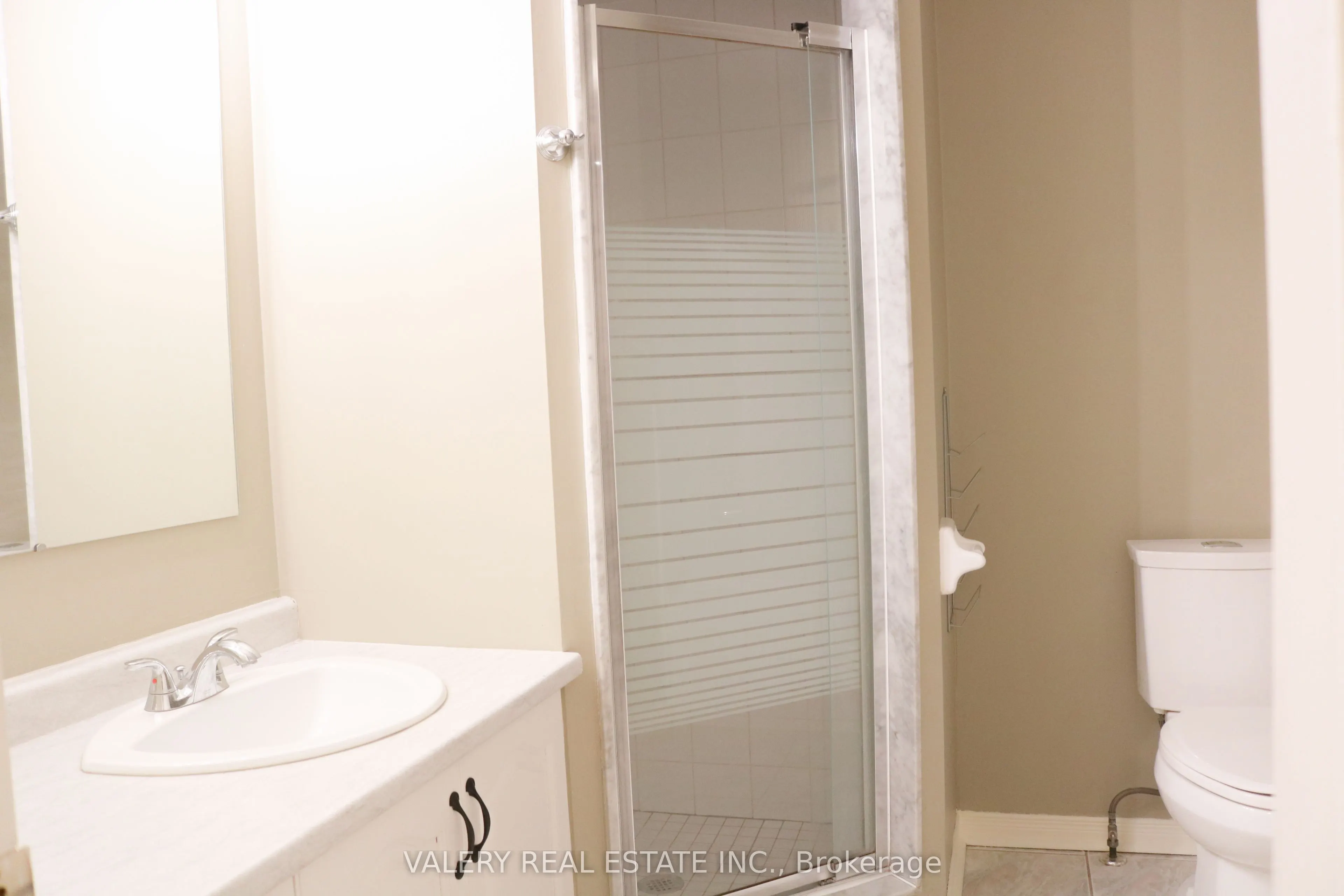 492 Laclie Street #14