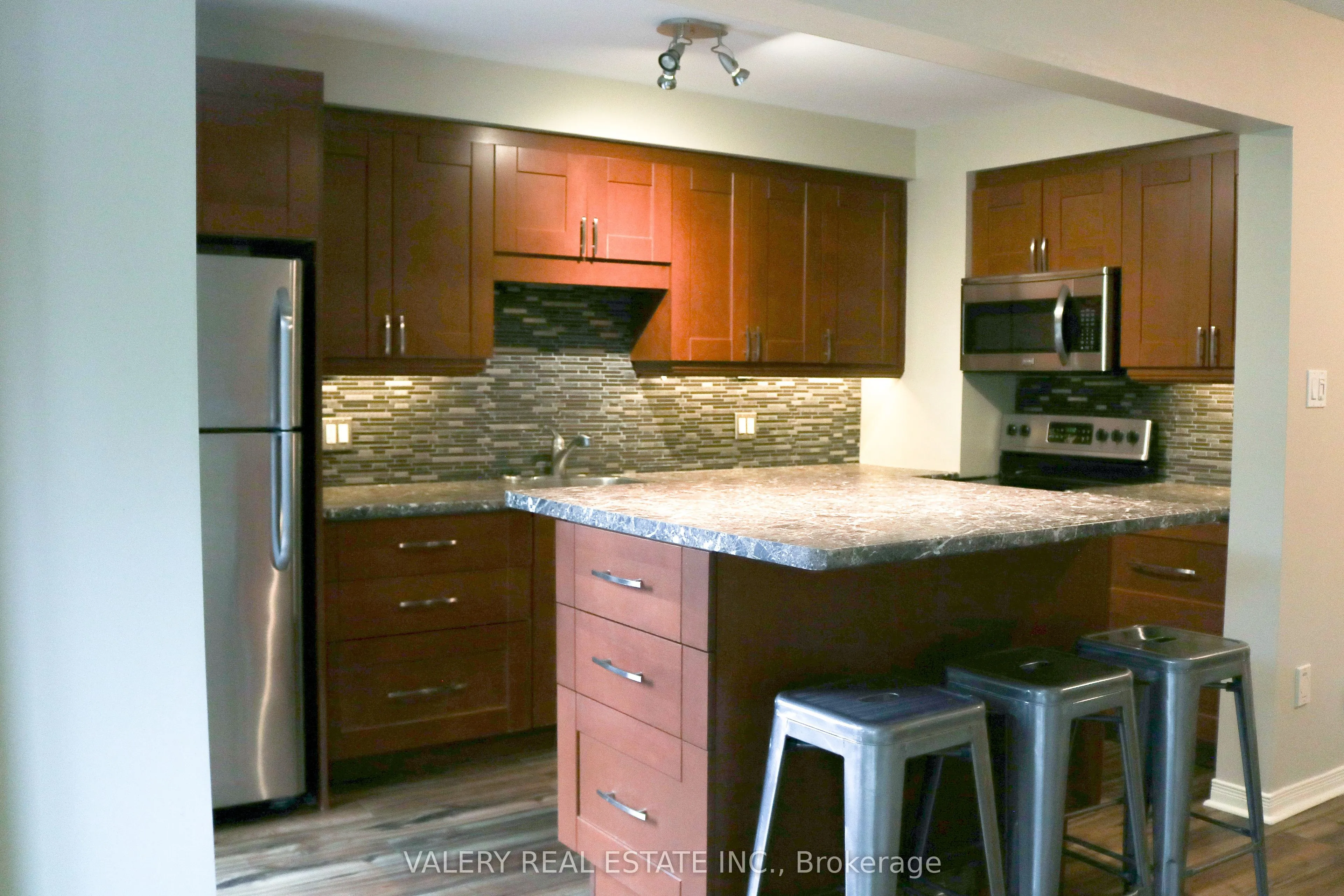 492 Laclie Street #14