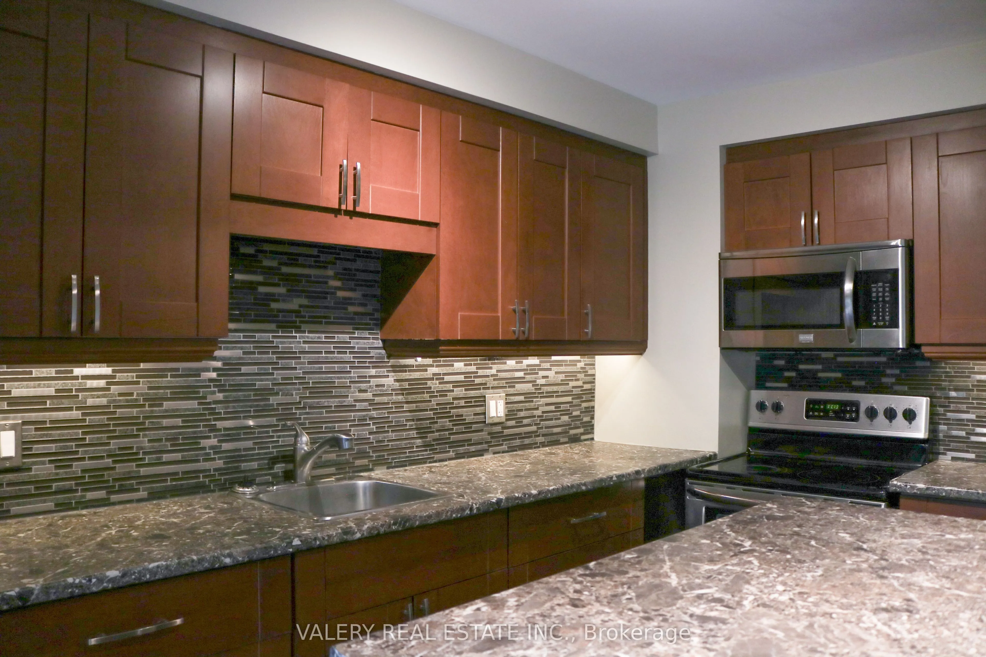 492 Laclie Street #14