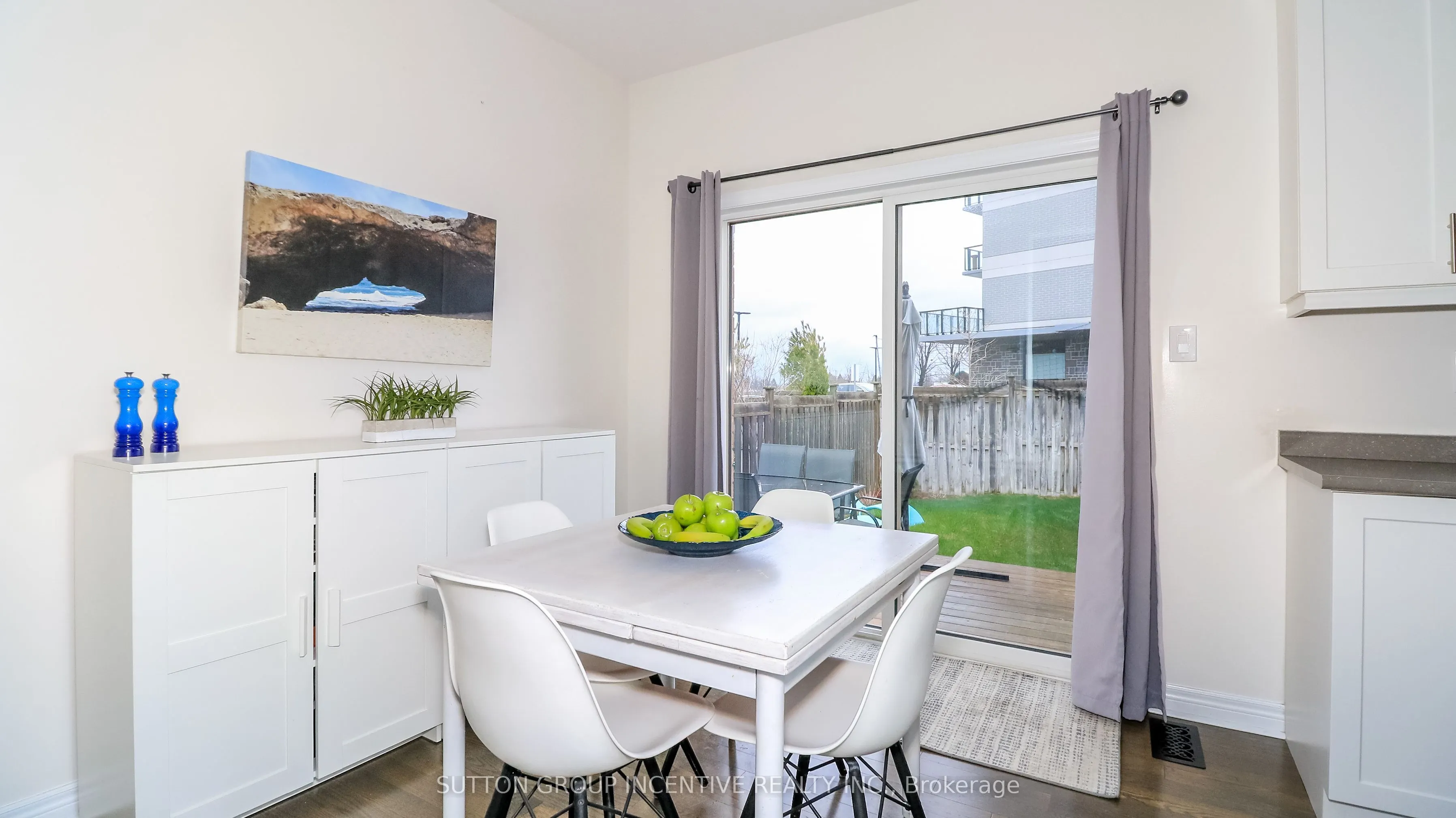 52 Snelgrove Crescent